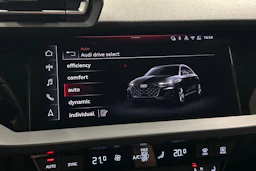 sininen Audi A3 2025 kuva 24.