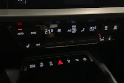 sininen Audi A3 2025 kuva 33.