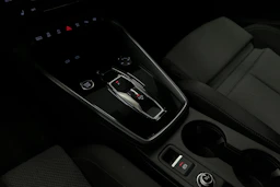 sininen Audi A3 2025 kuva 34.