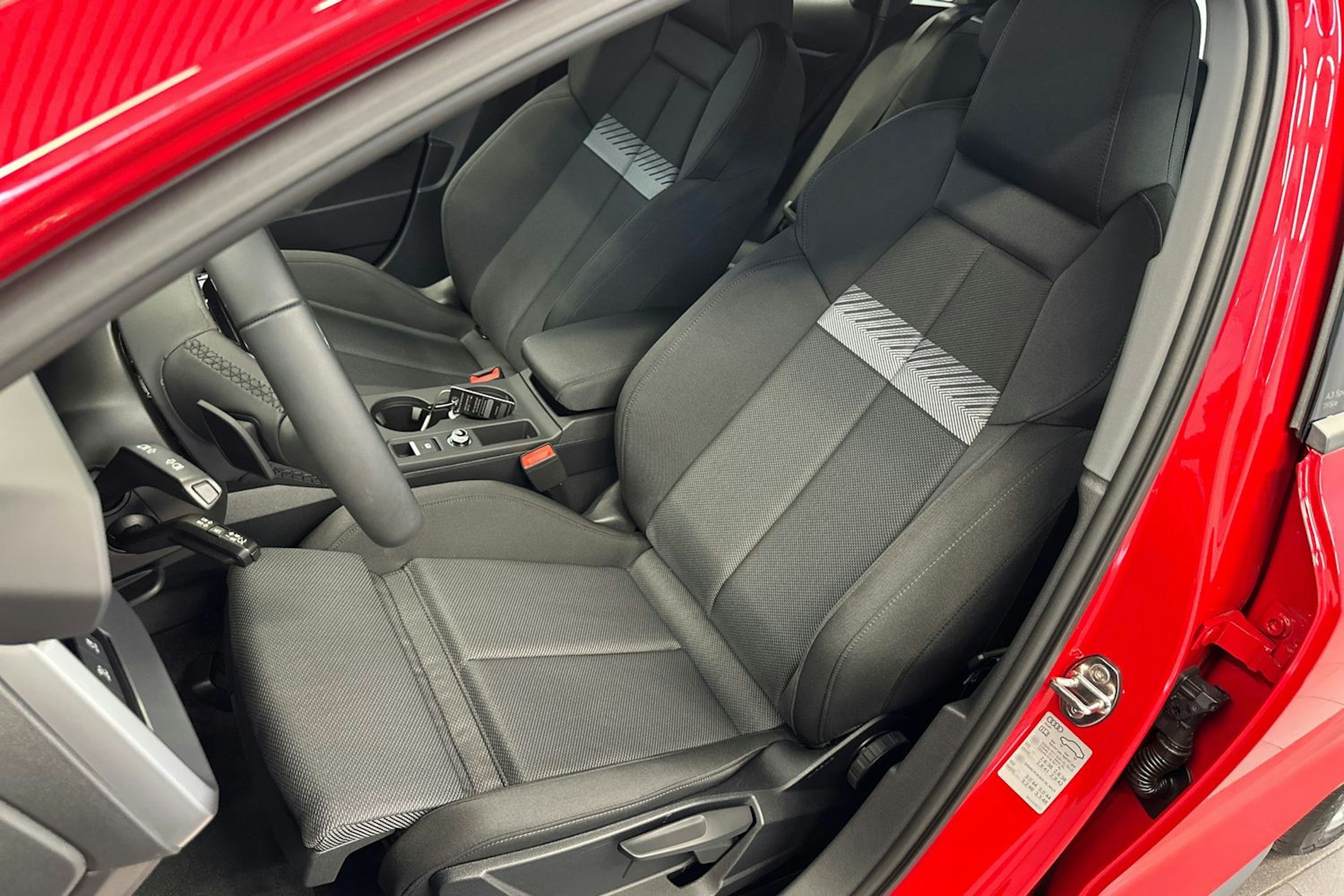 punainen Audi A3 2025 kuva 7.