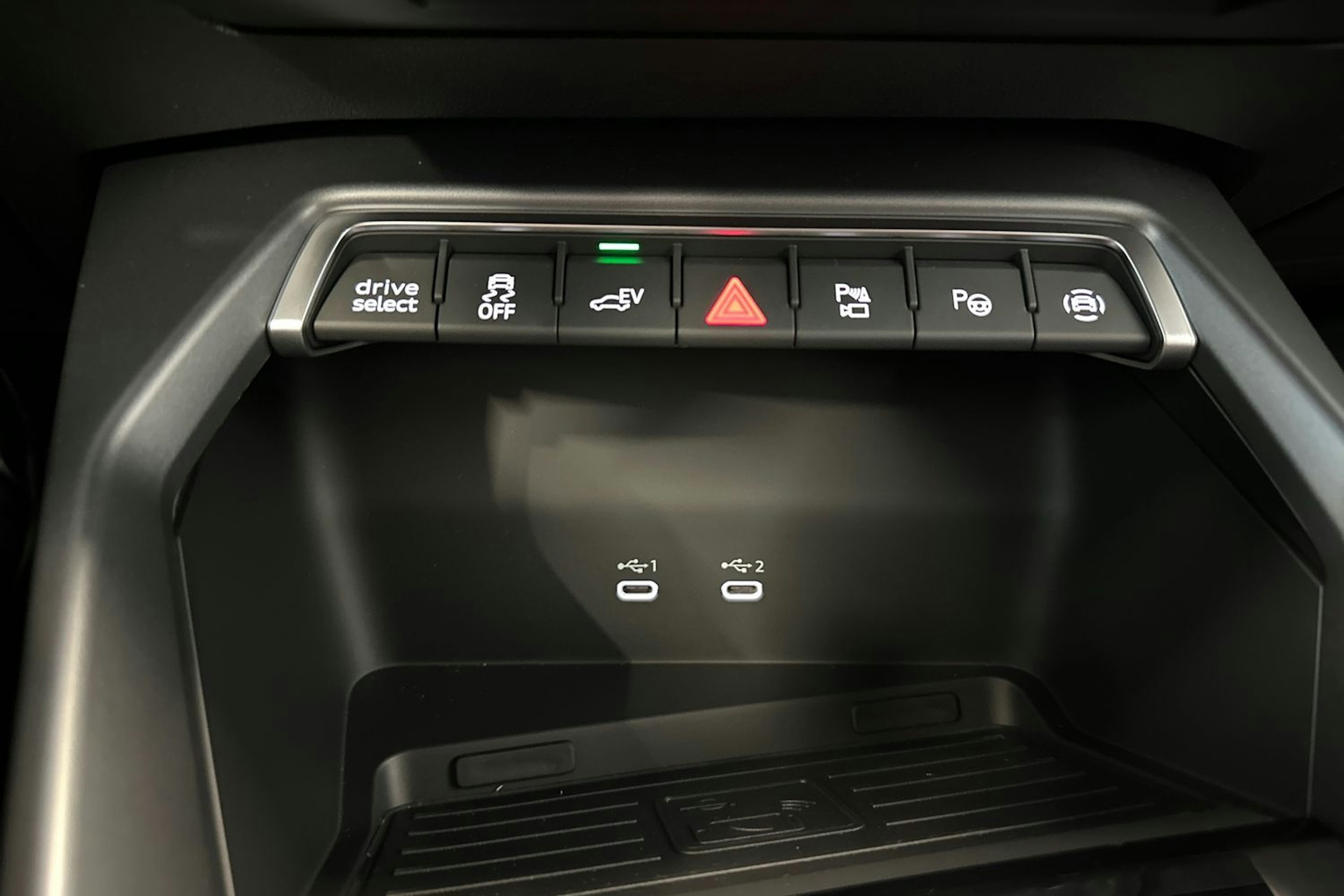 punainen Audi A3 2025 kuva 15.