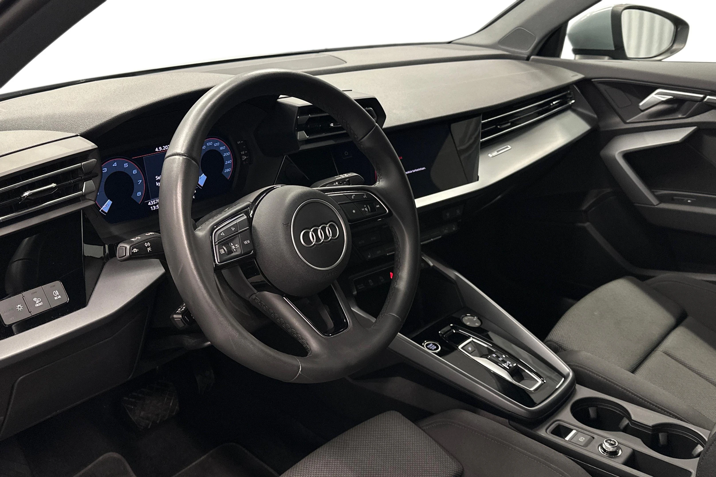 harmaa Audi A3 2025 kuva 6.