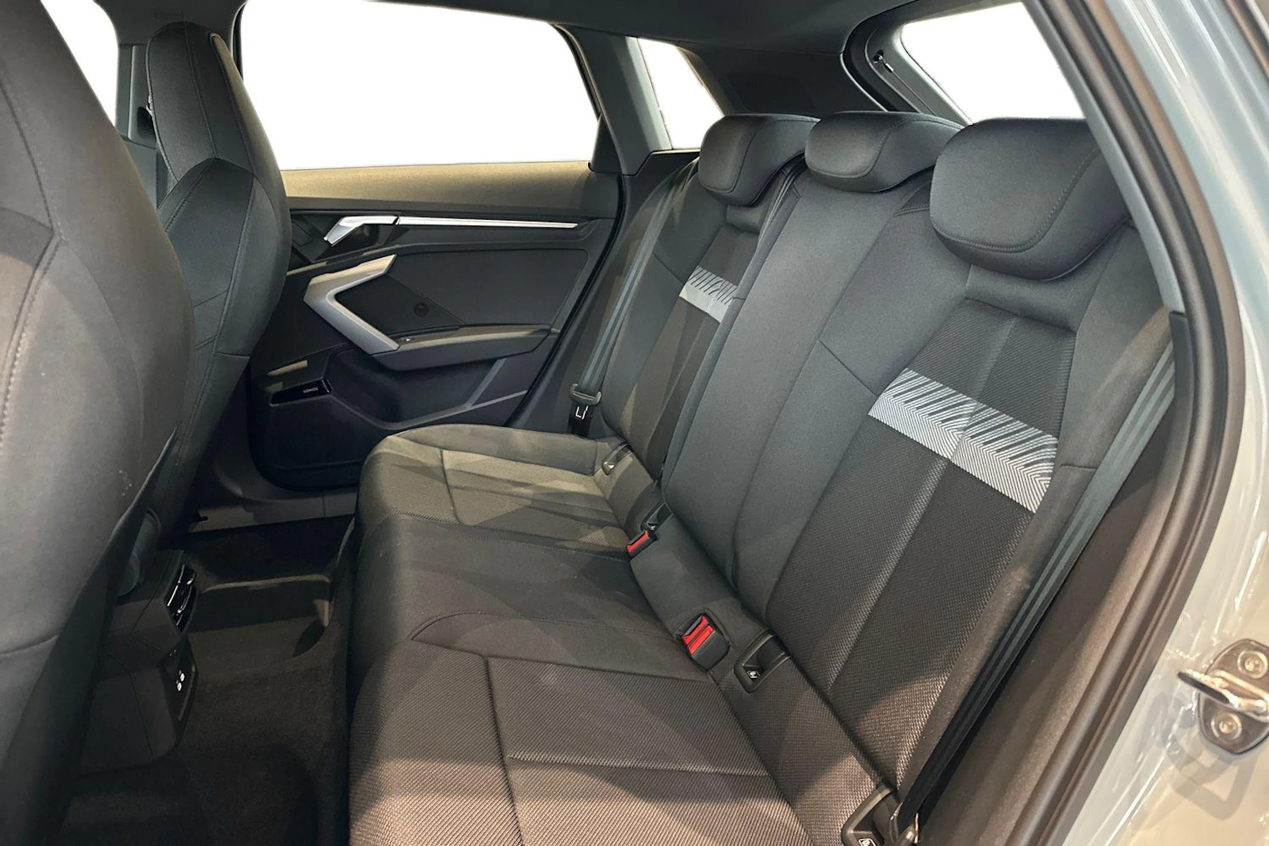 met. harmaa Audi A3 2026 kuva 8.