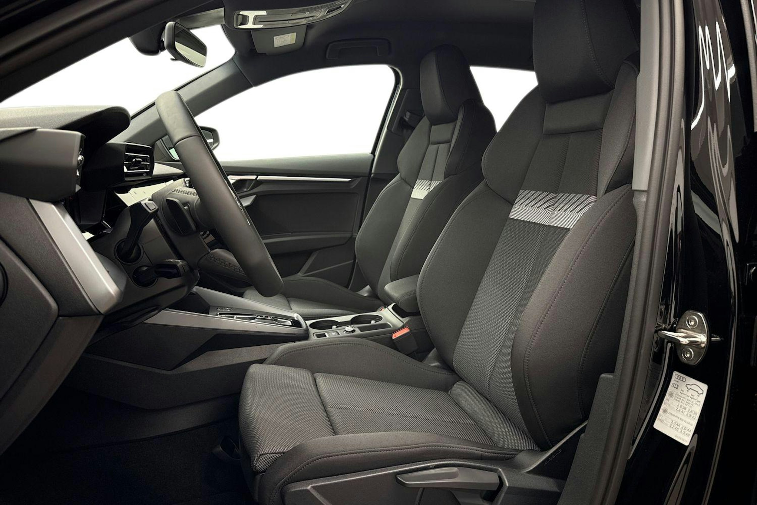 musta Audi A3 2025 kuva 8.