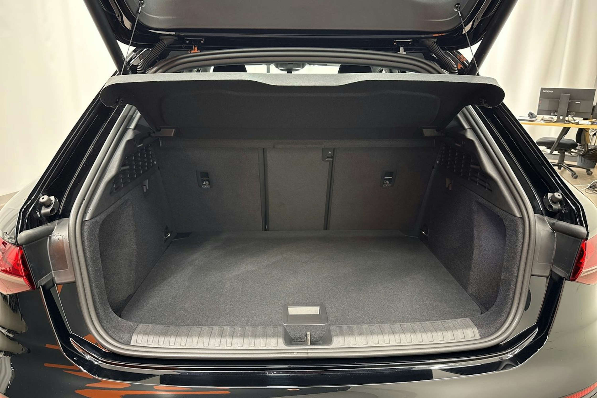 musta Audi A3 2025 kuva 11.