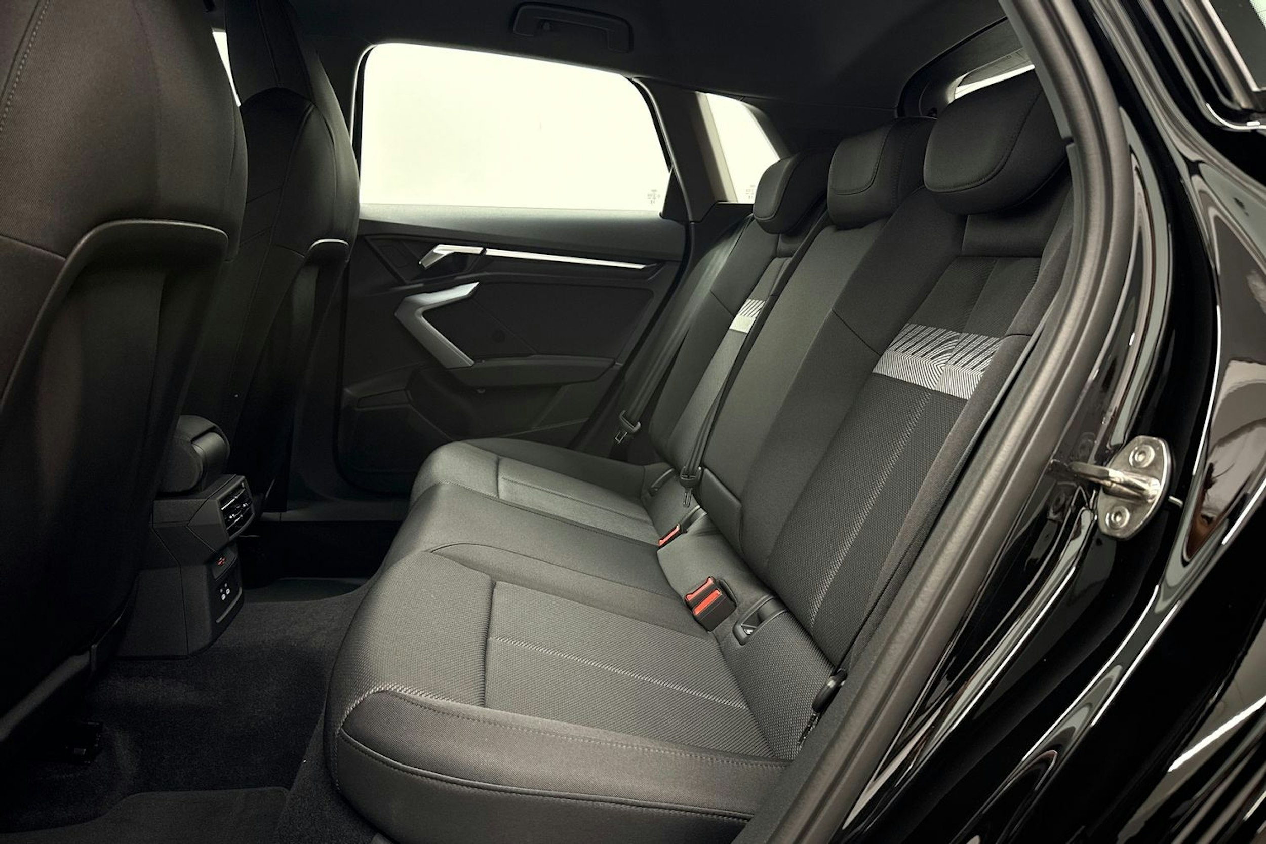 musta Audi A3 2025 kuva 13.