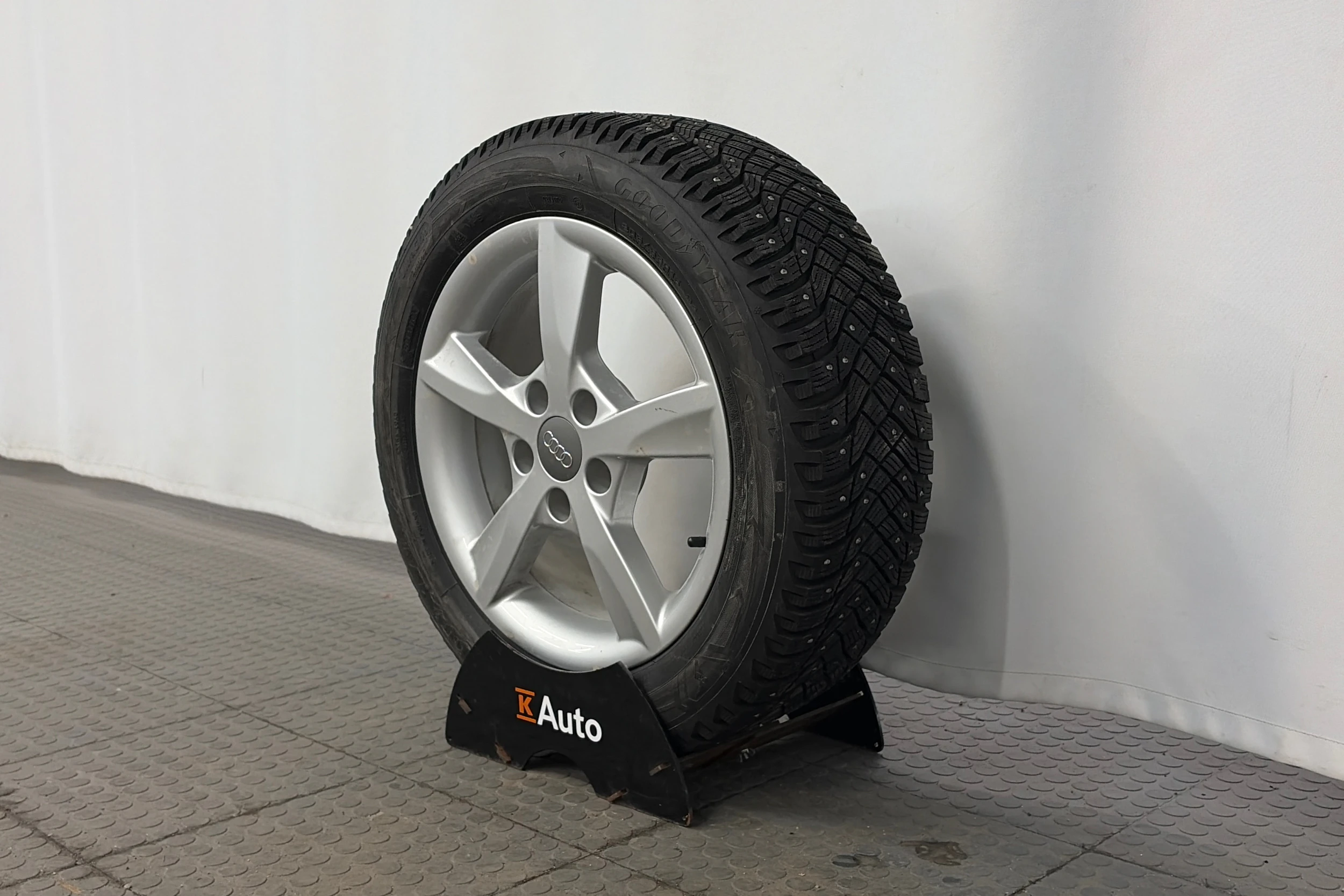 harmaa Audi A3 2025 kuva 10.