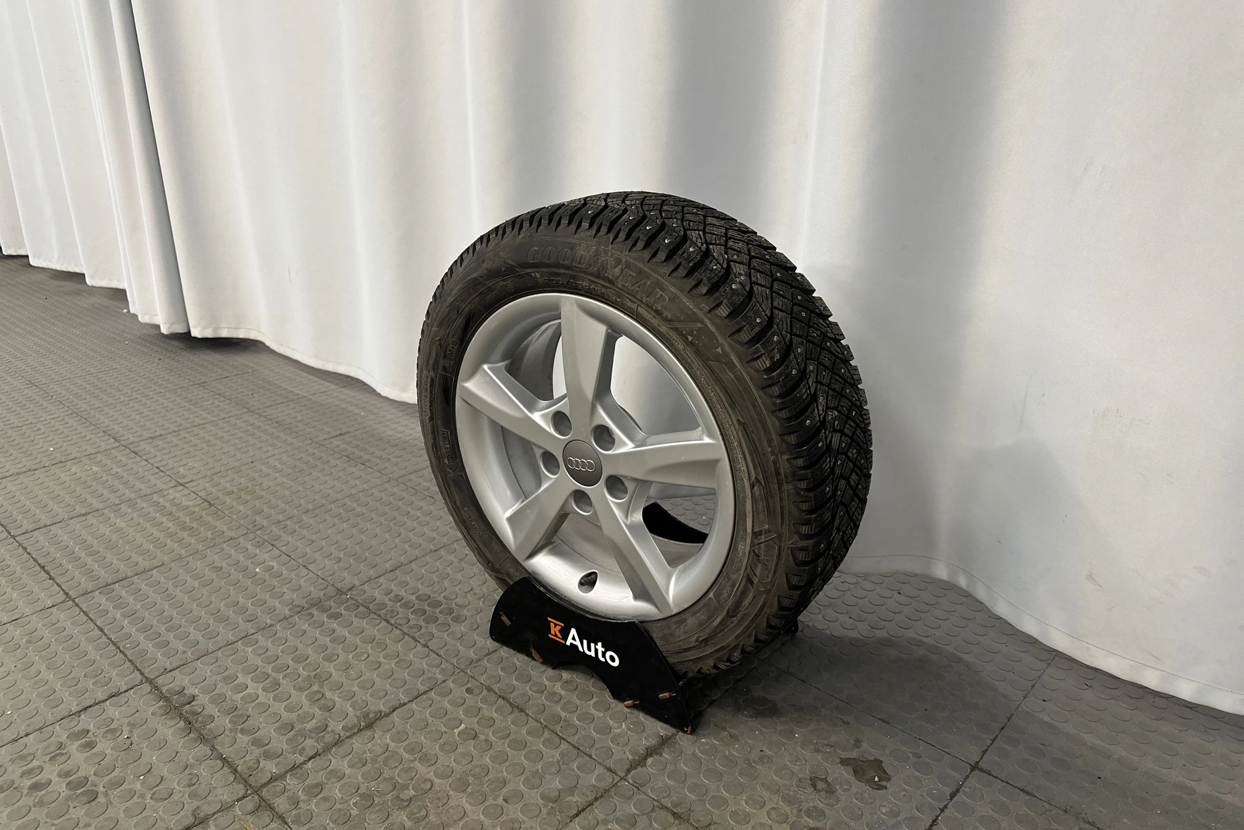 harmaa Audi A3 2025 kuva 10.