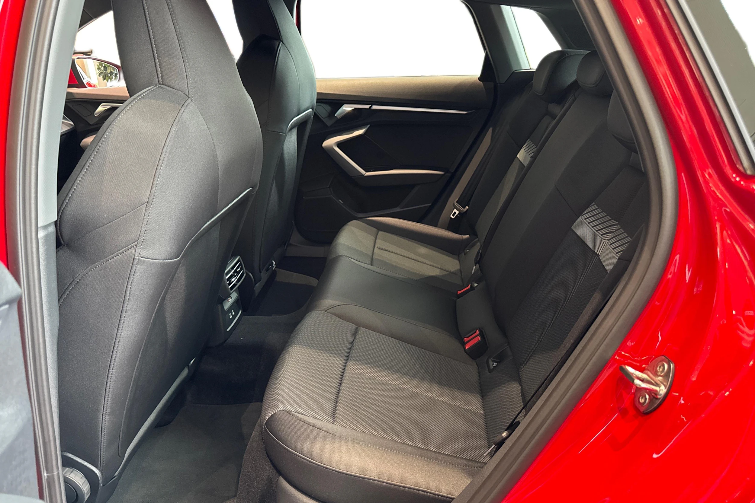 punainen Audi A3 2026 kuva 8.