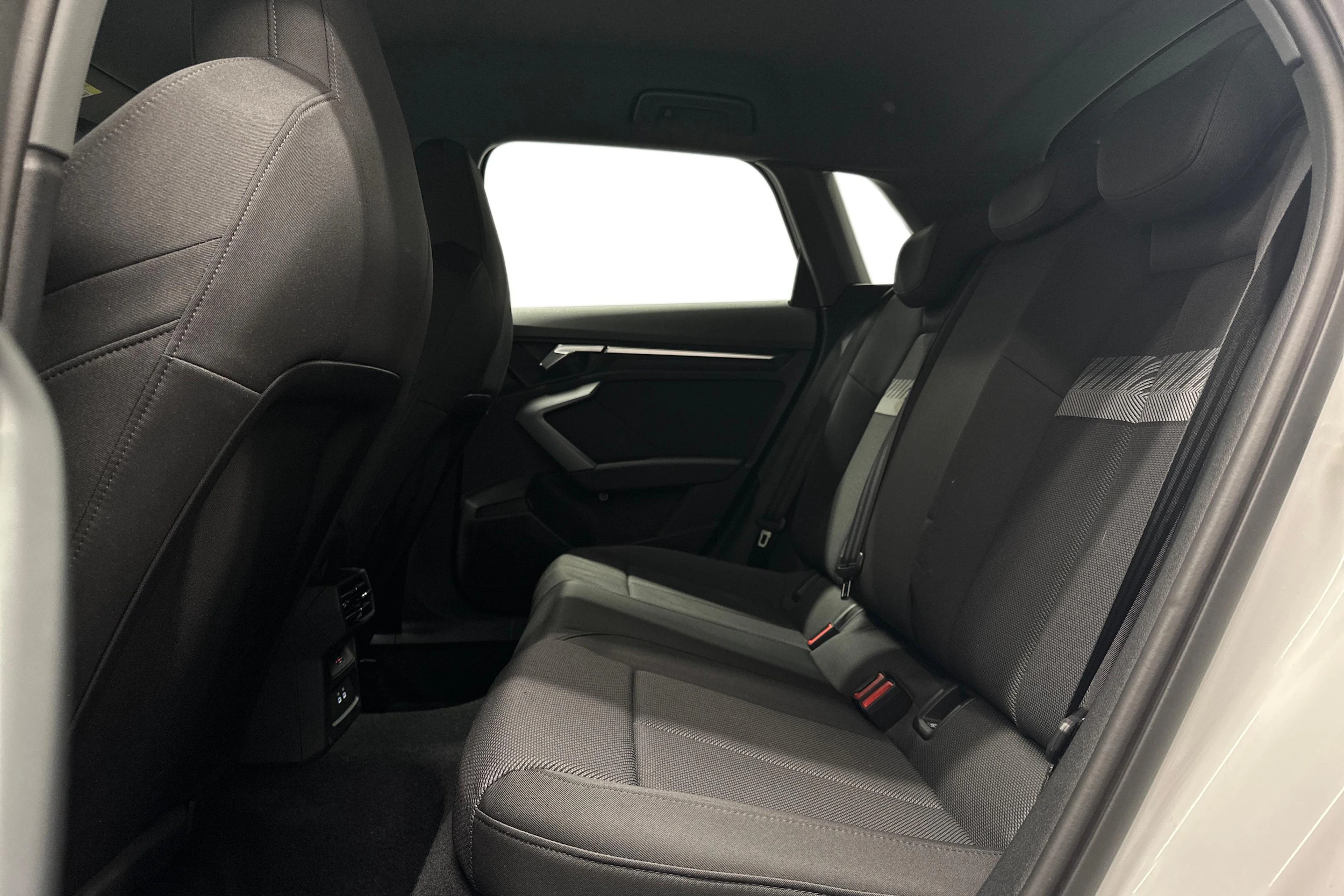 valkoinen Audi A3 2025 kuva 8.