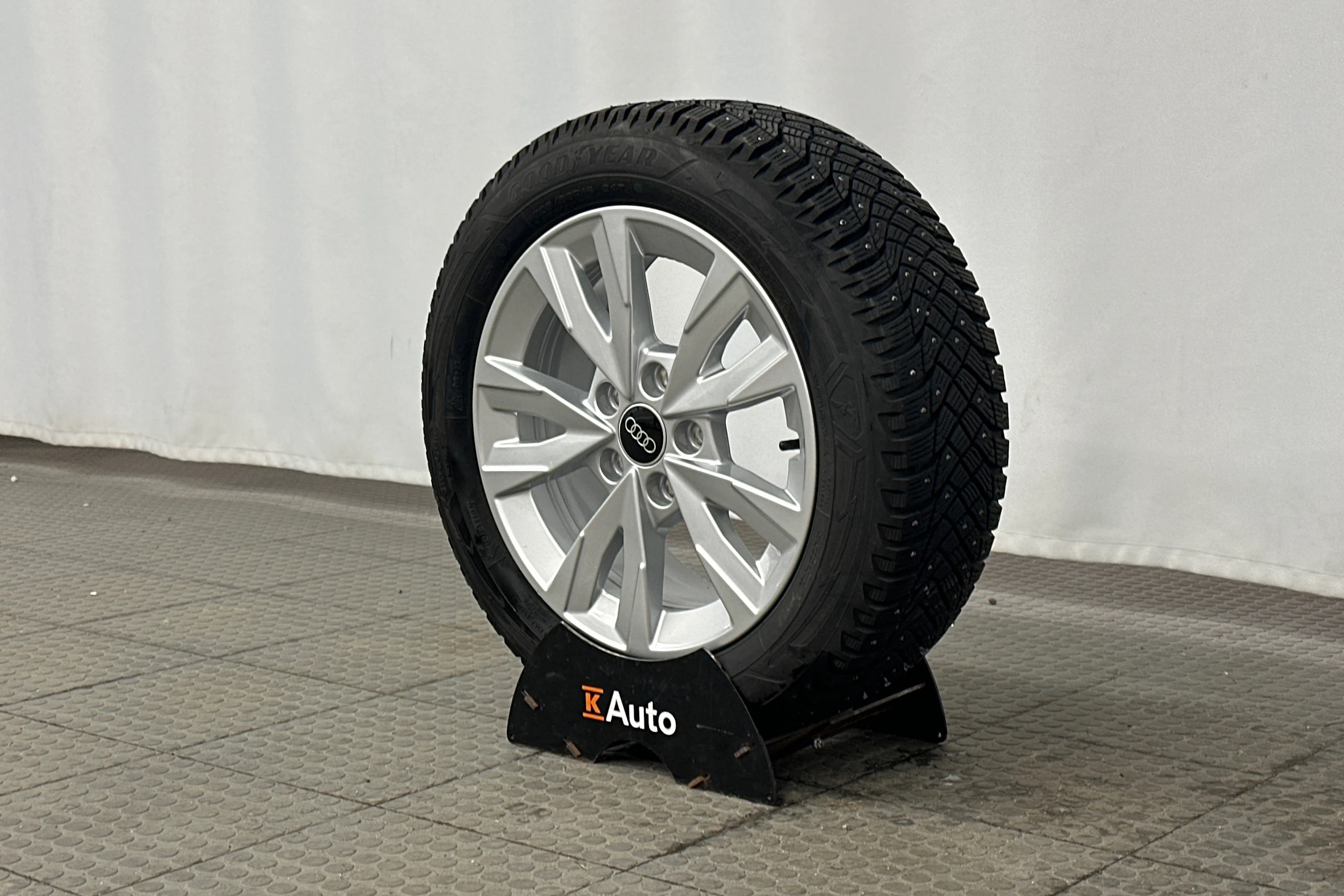 valkoinen Audi A3 2025 kuva 10.