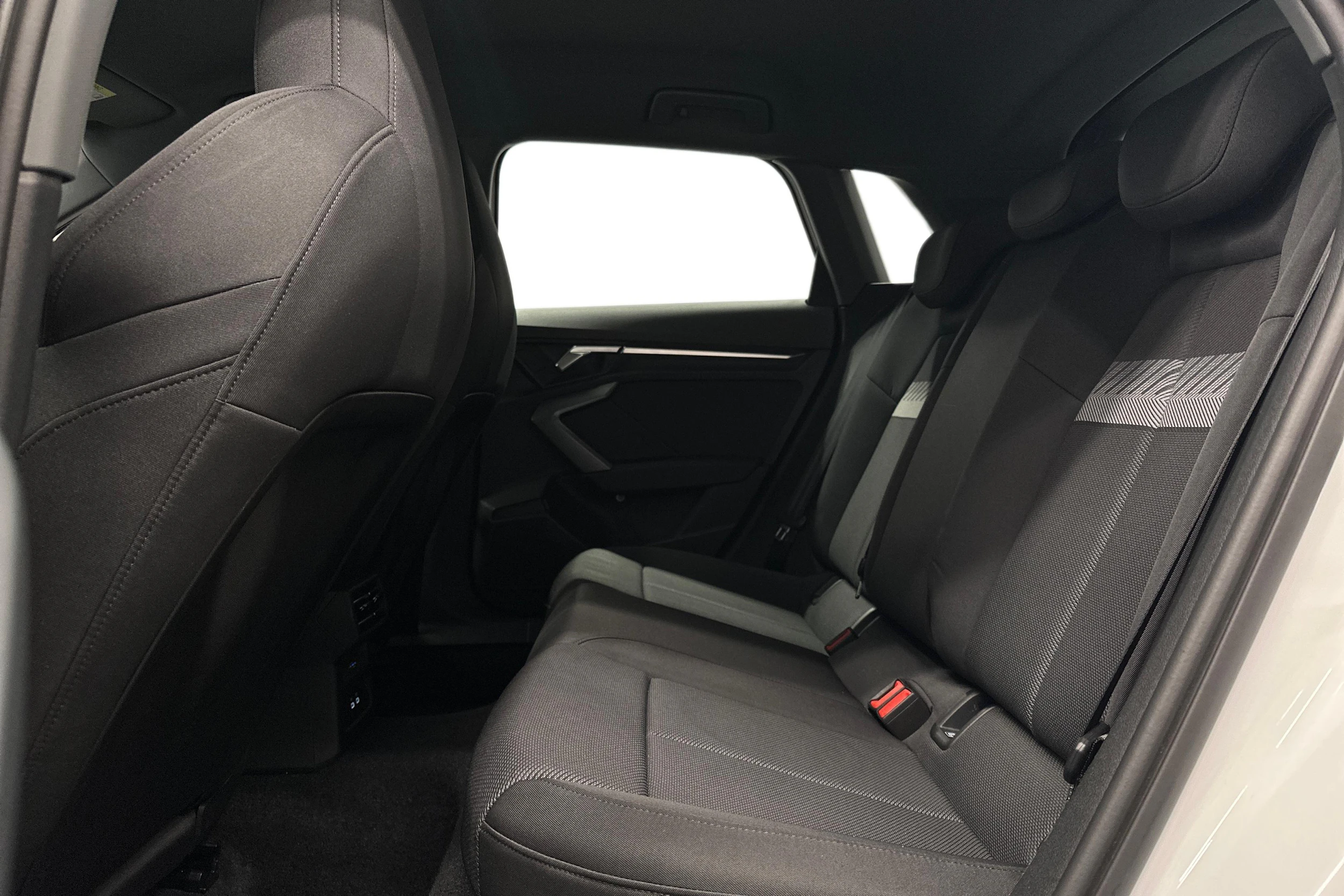 valkoinen Audi A3 2025 kuva 8.