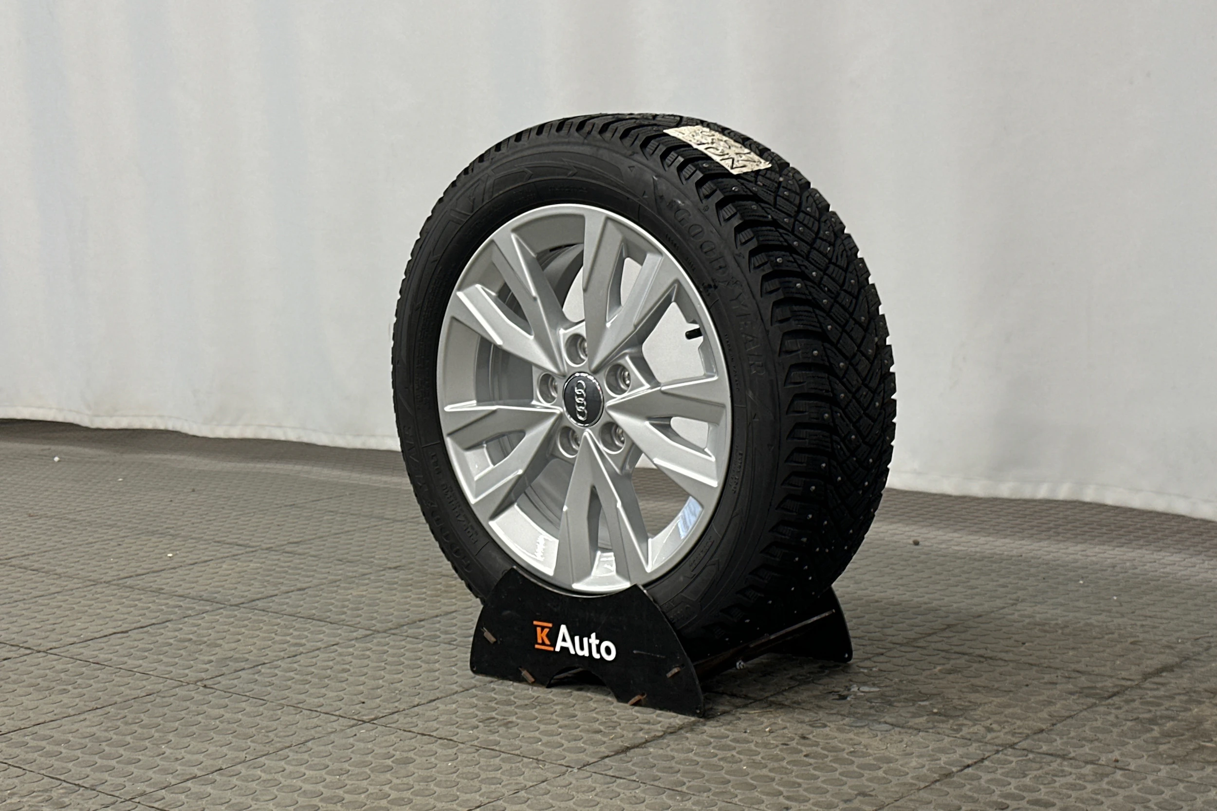 valkoinen Audi A3 2025 kuva 10.