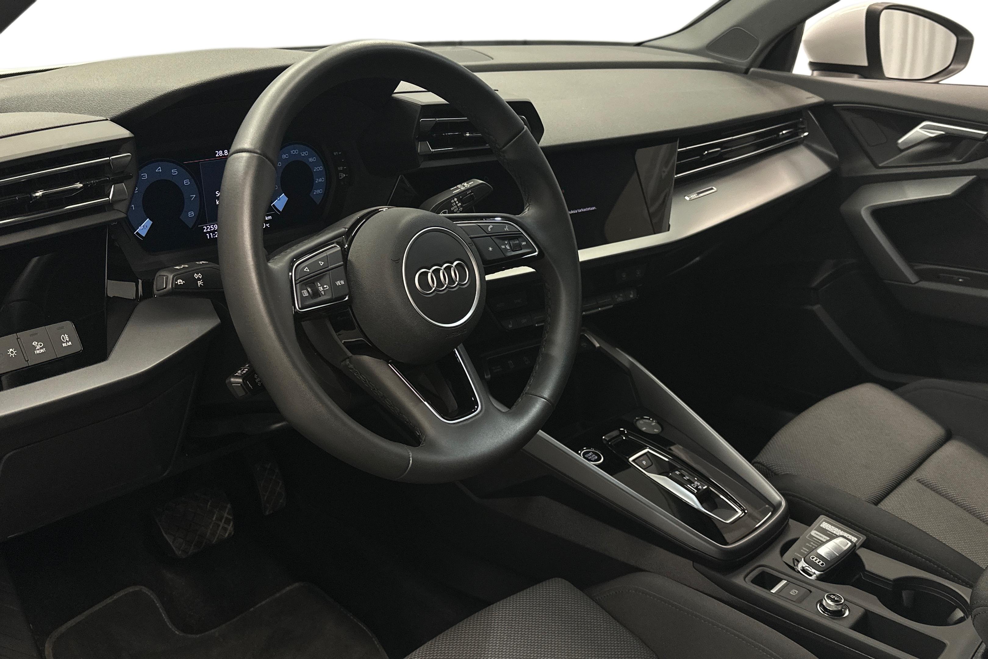 Audi A3 Sportback 30 TFSI 2025, photo 6/38