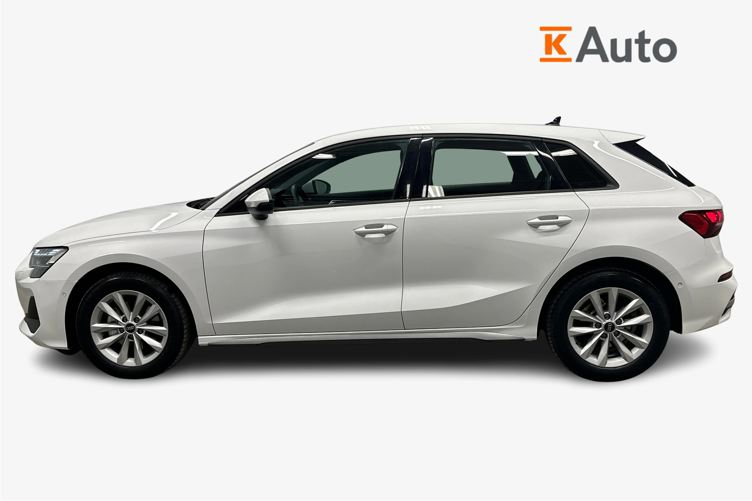 valkoinen Audi A3 2025 kuva 5.