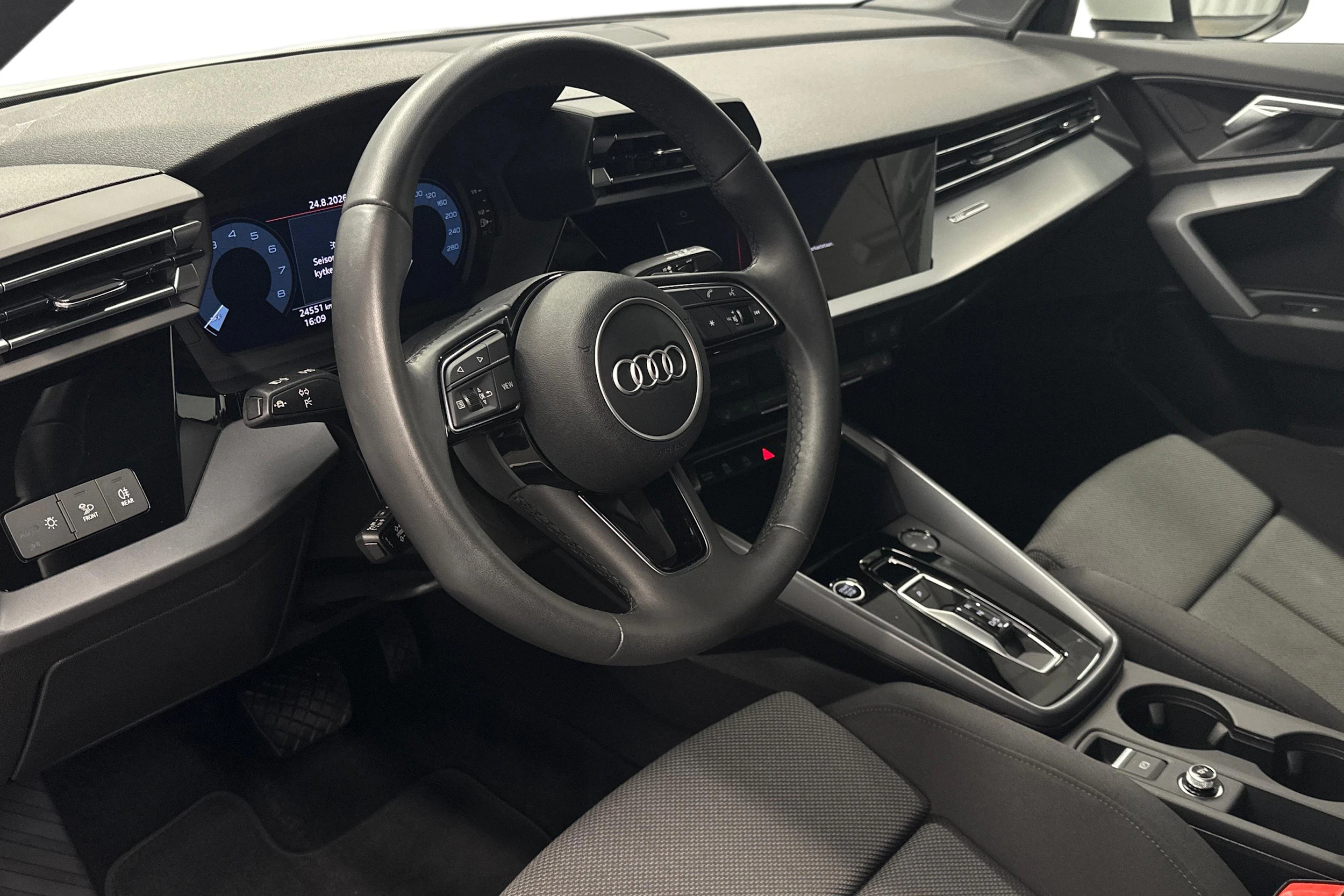 valkoinen Audi A3 2025 kuva 6.