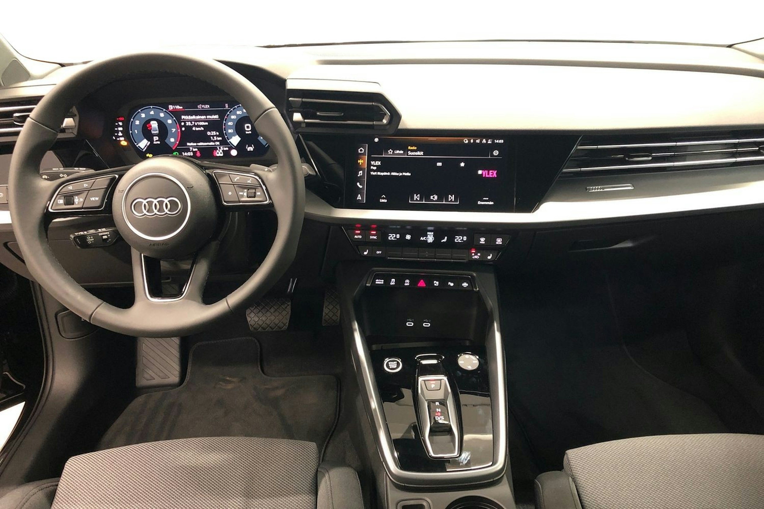 musta Audi A3 2025 kuva 7.