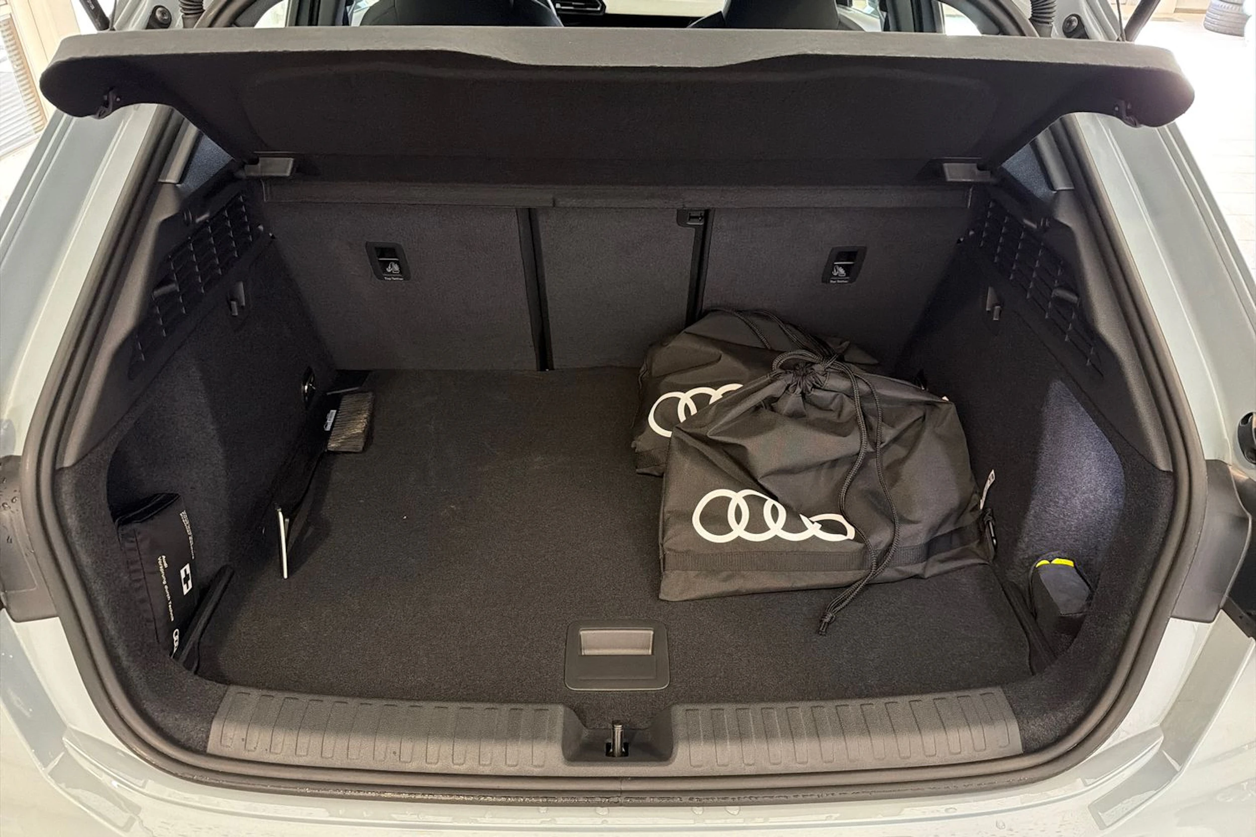 harmaa Audi A3 2026 kuva 13.