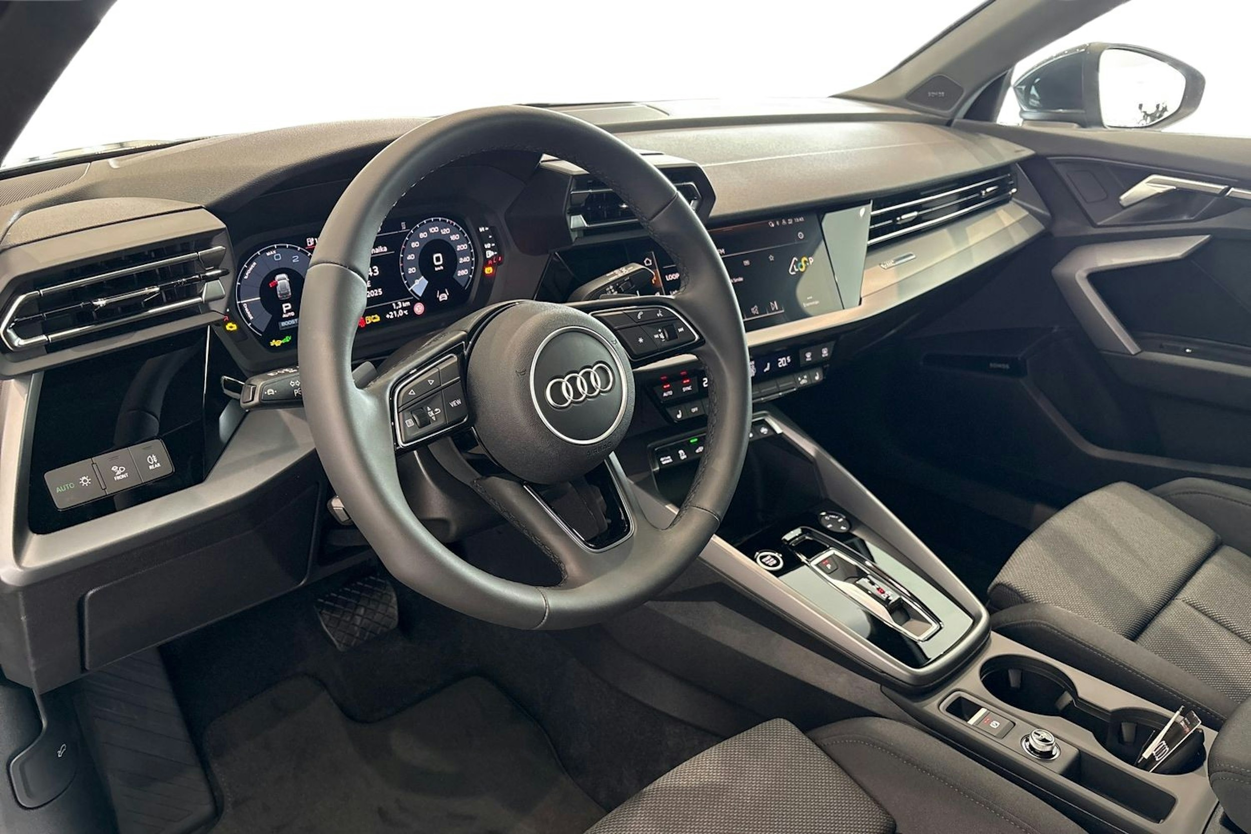 harmaa Audi A3 2025 kuva 6.