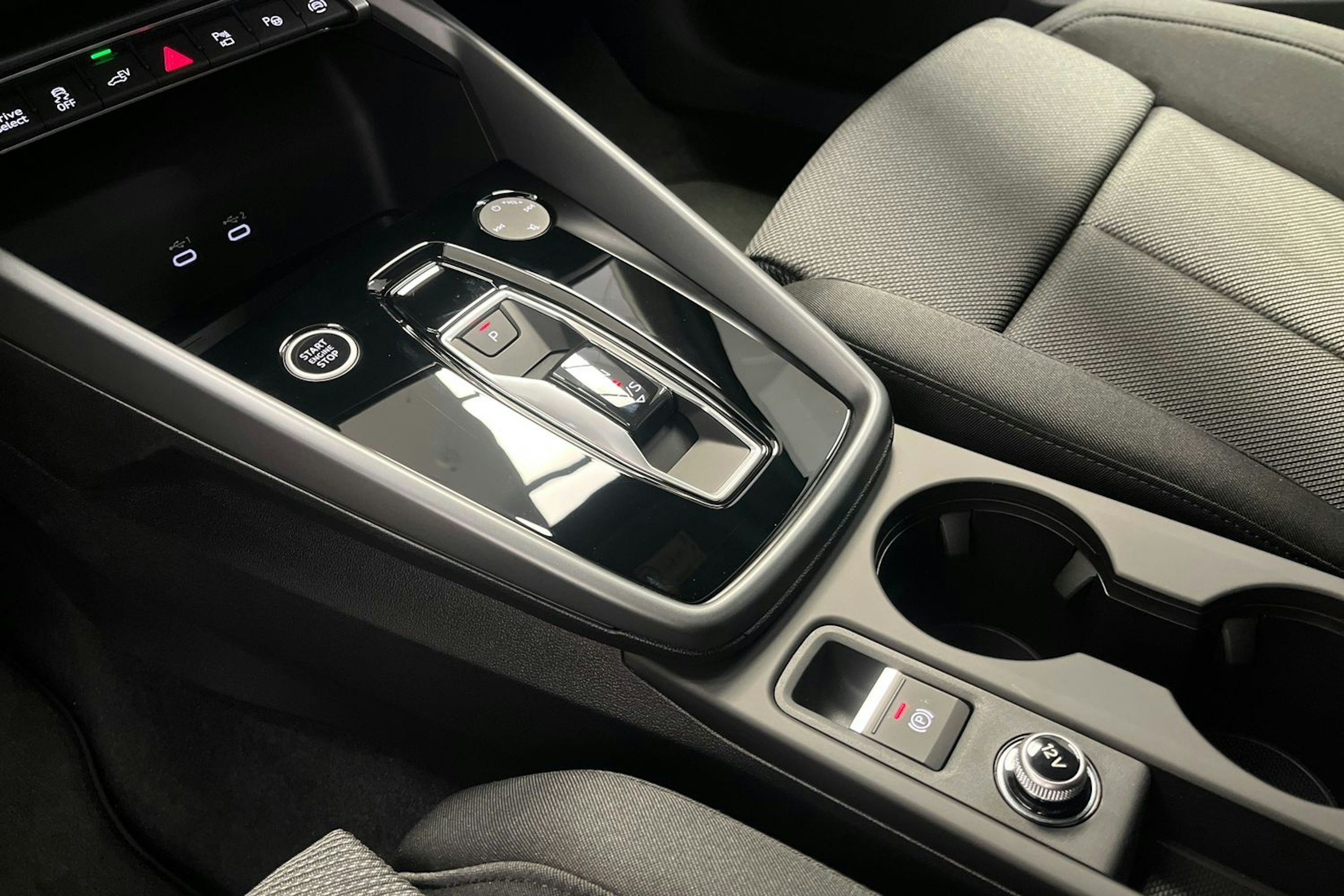 musta Audi A3 2025 kuva 11.