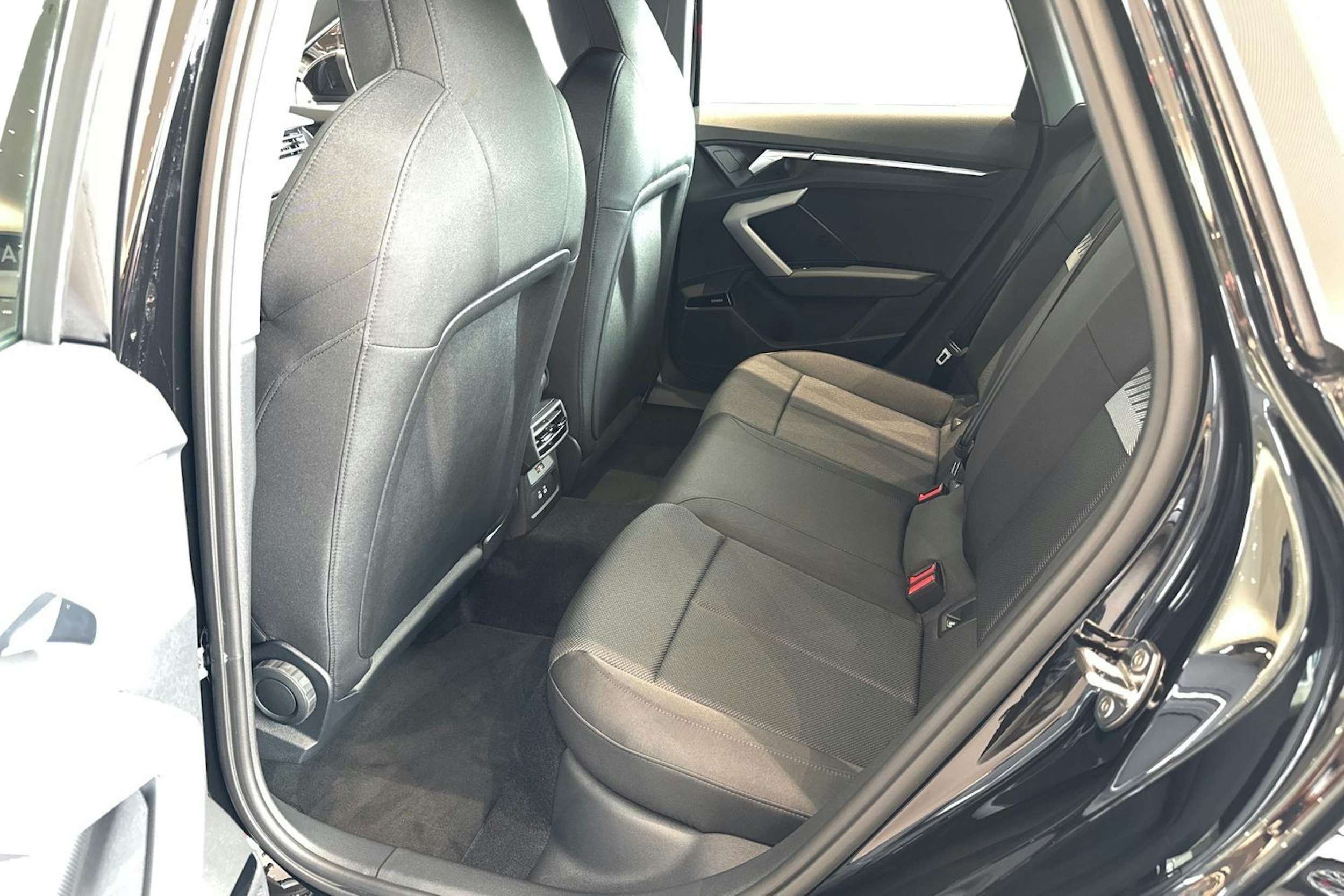 musta Audi A3 2025 kuva 8.