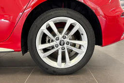 punainen Audi A3 2025 kuva 10.