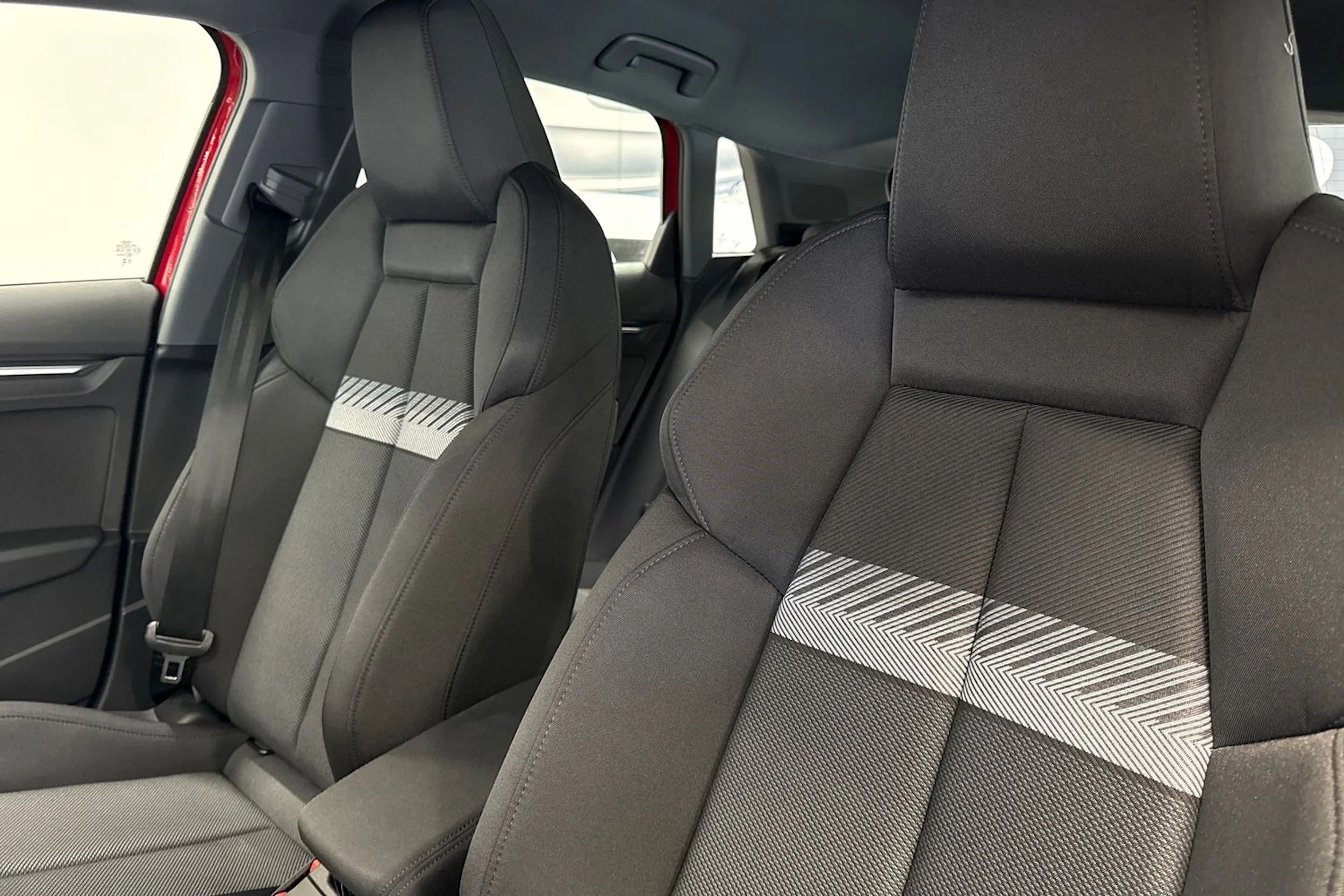 punainen Audi A3 2025 kuva 12.