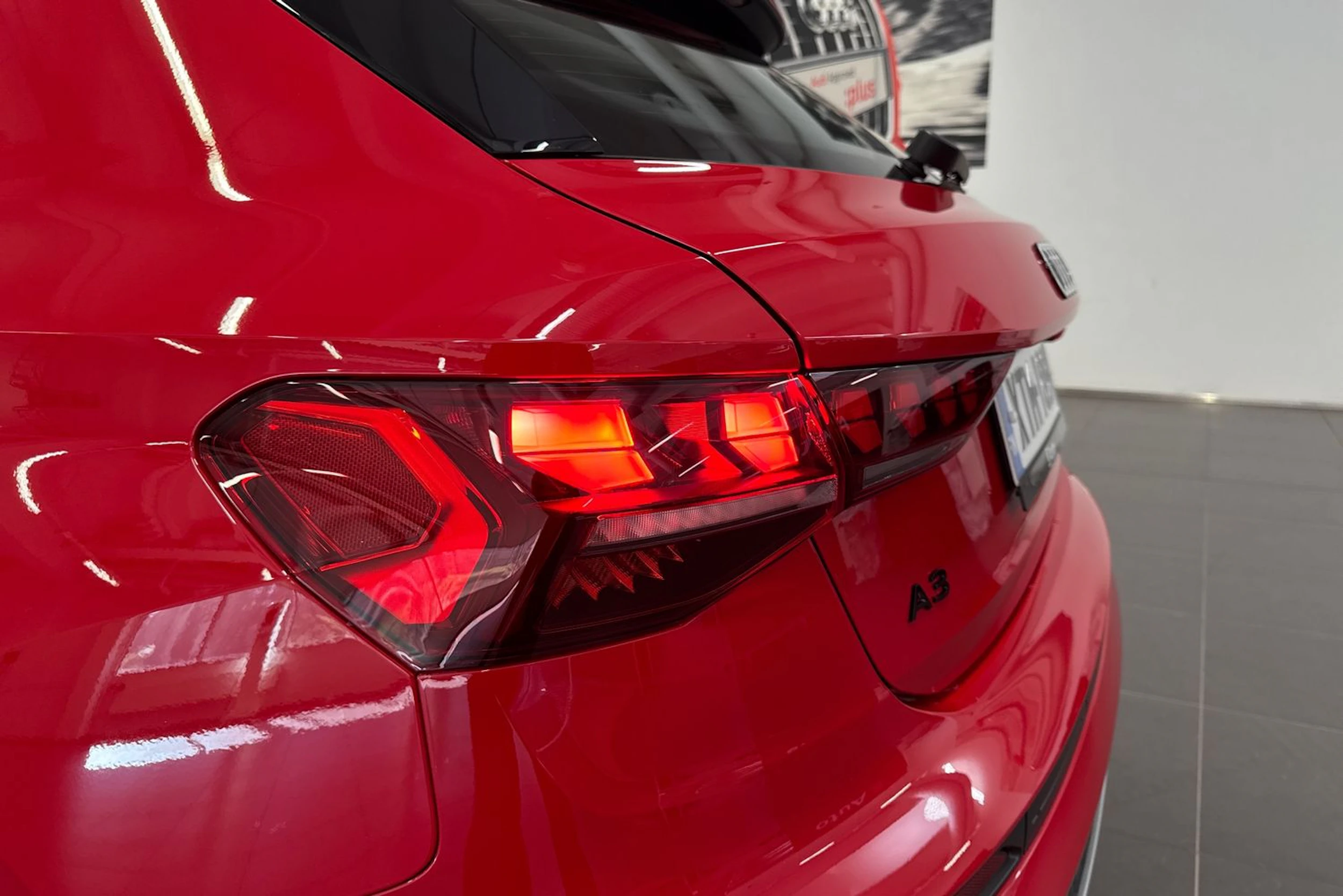 punainen Audi A3 2025 kuva 15.