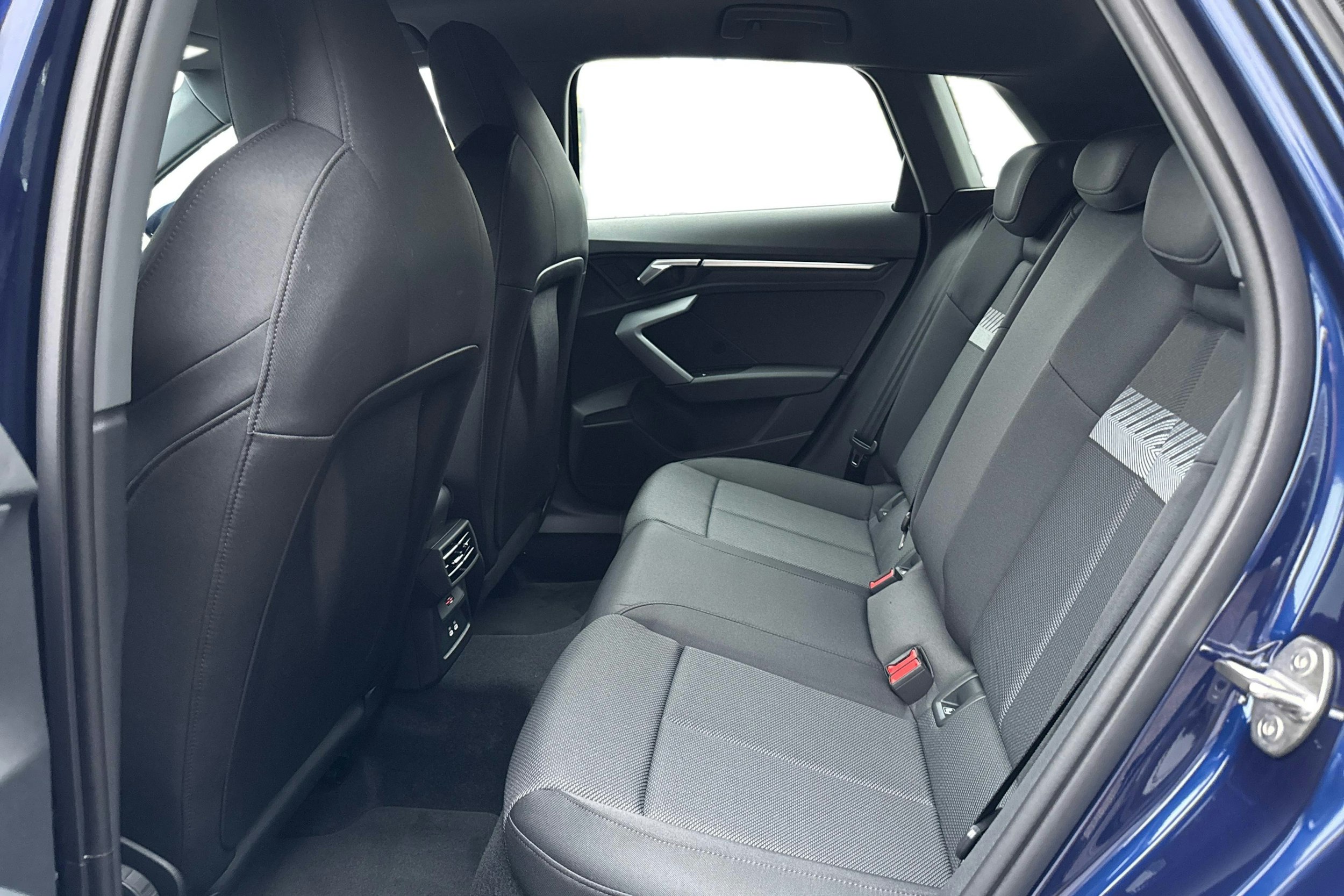 sininen Audi A3 2025 kuva 8.