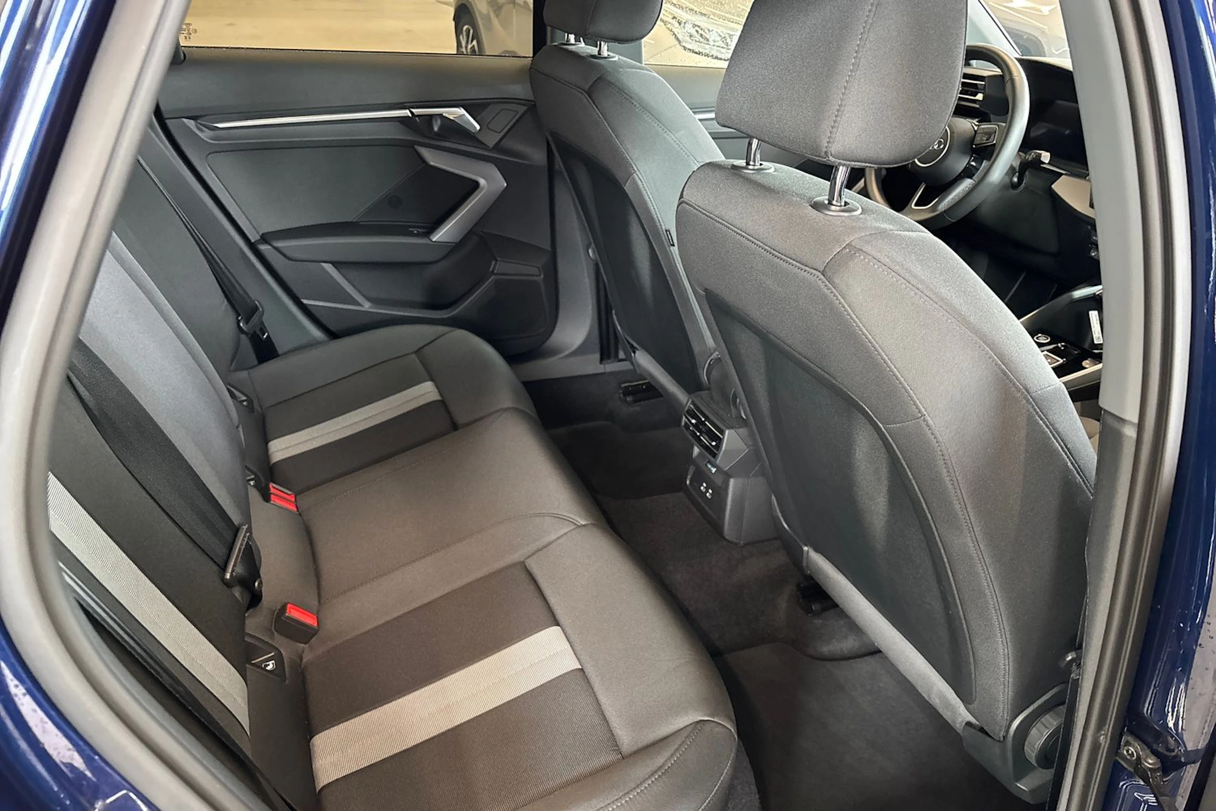 sininen Audi A3 2025 kuva 18.