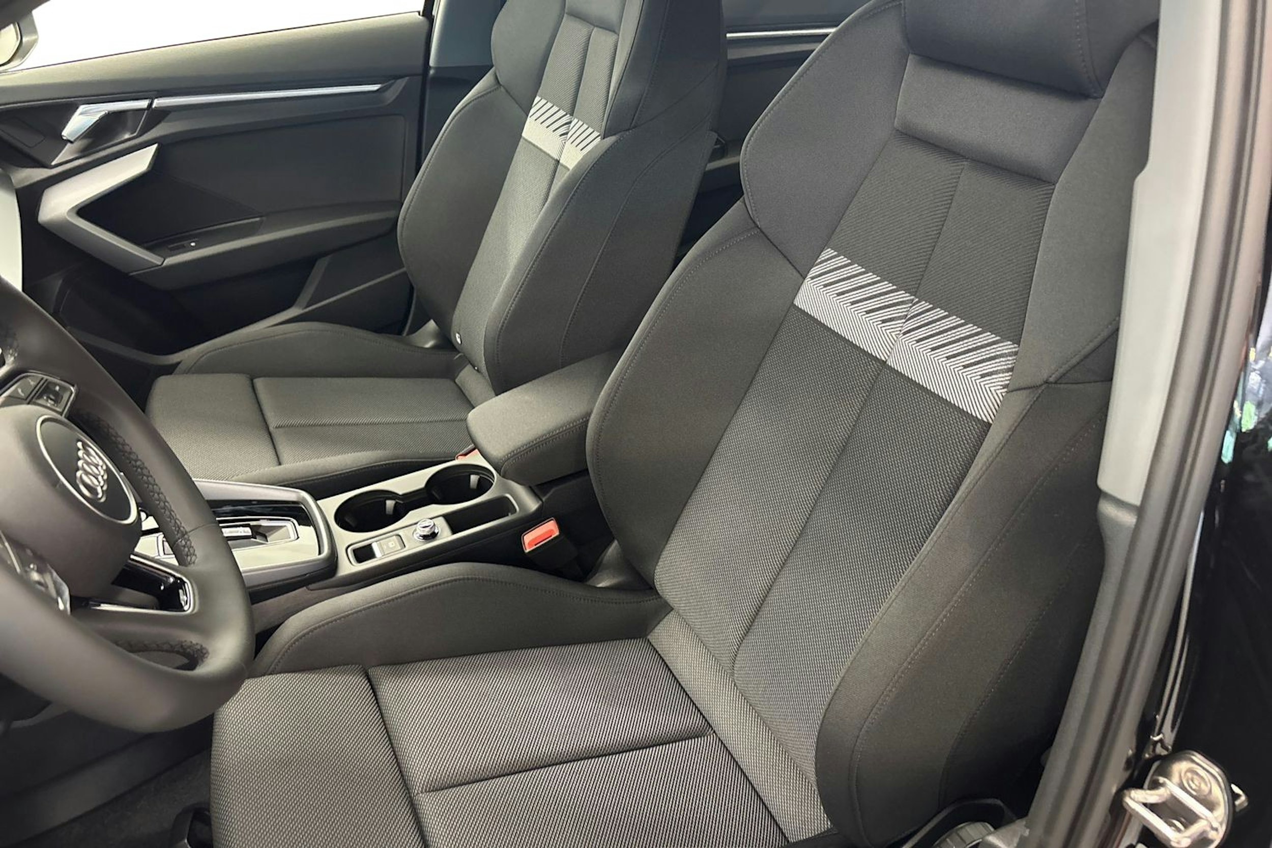 musta Audi A3 2025 kuva 8.