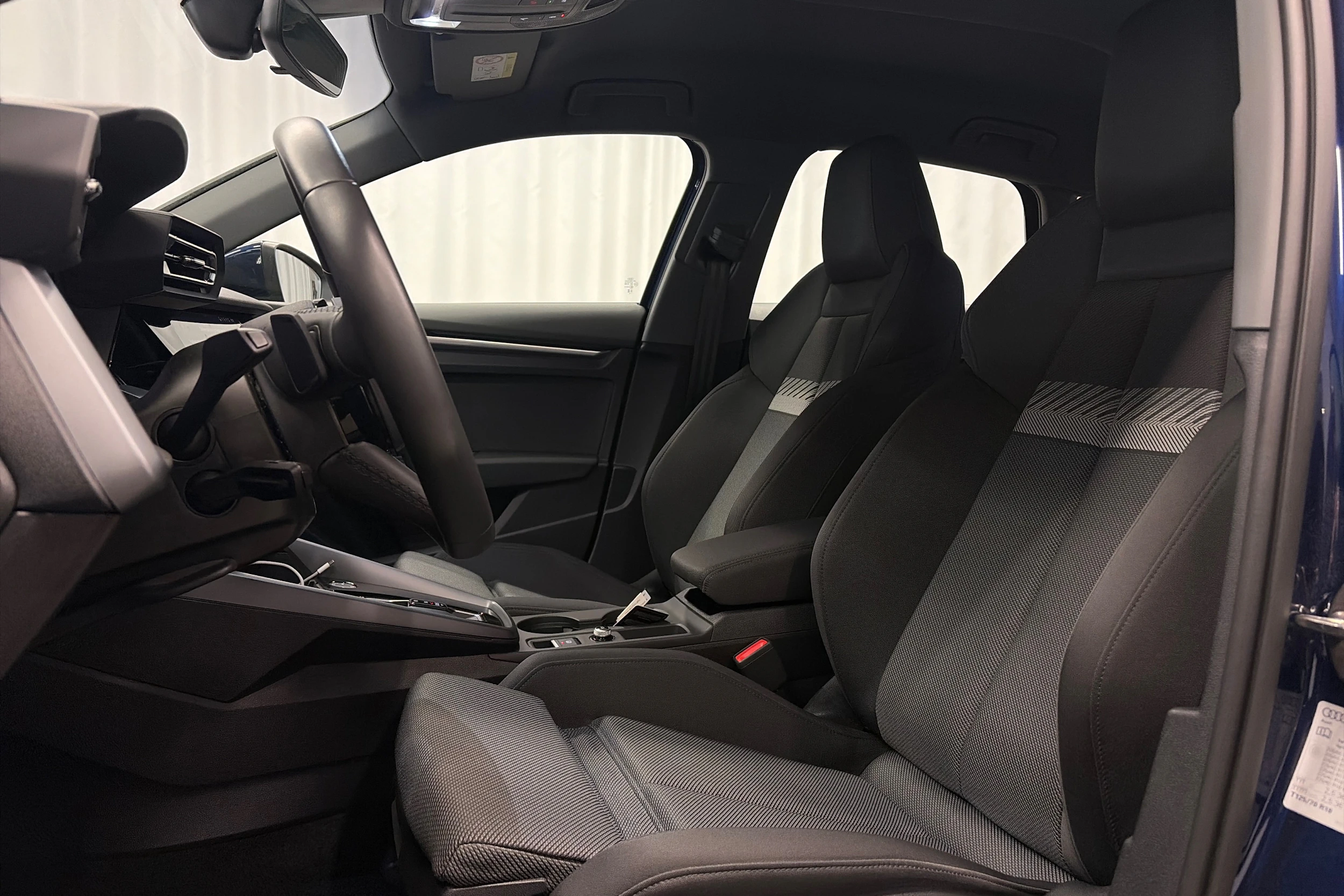 sininen Audi A3 2025 kuva 4.