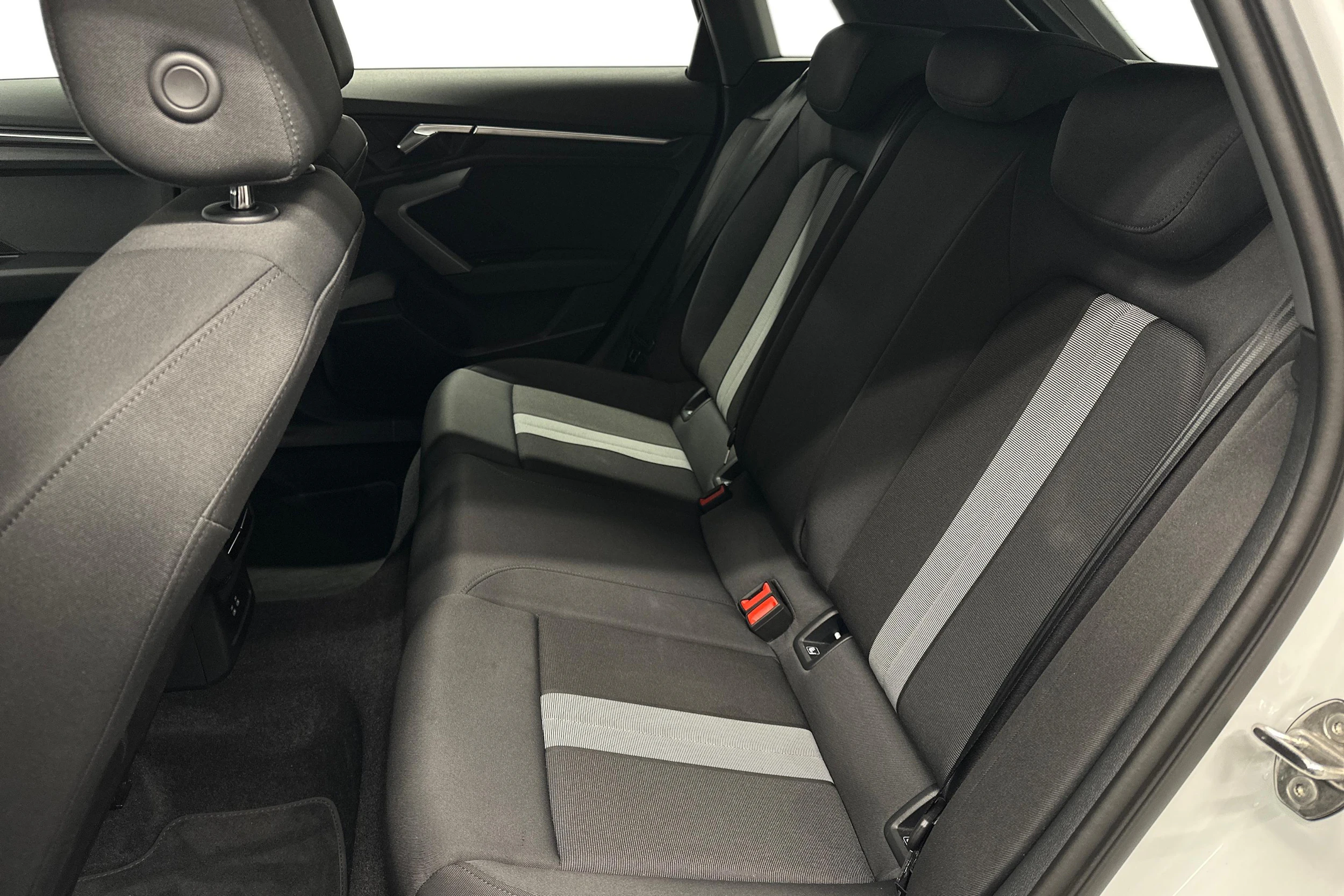 valkoinen Audi A3 2026 kuva 8.