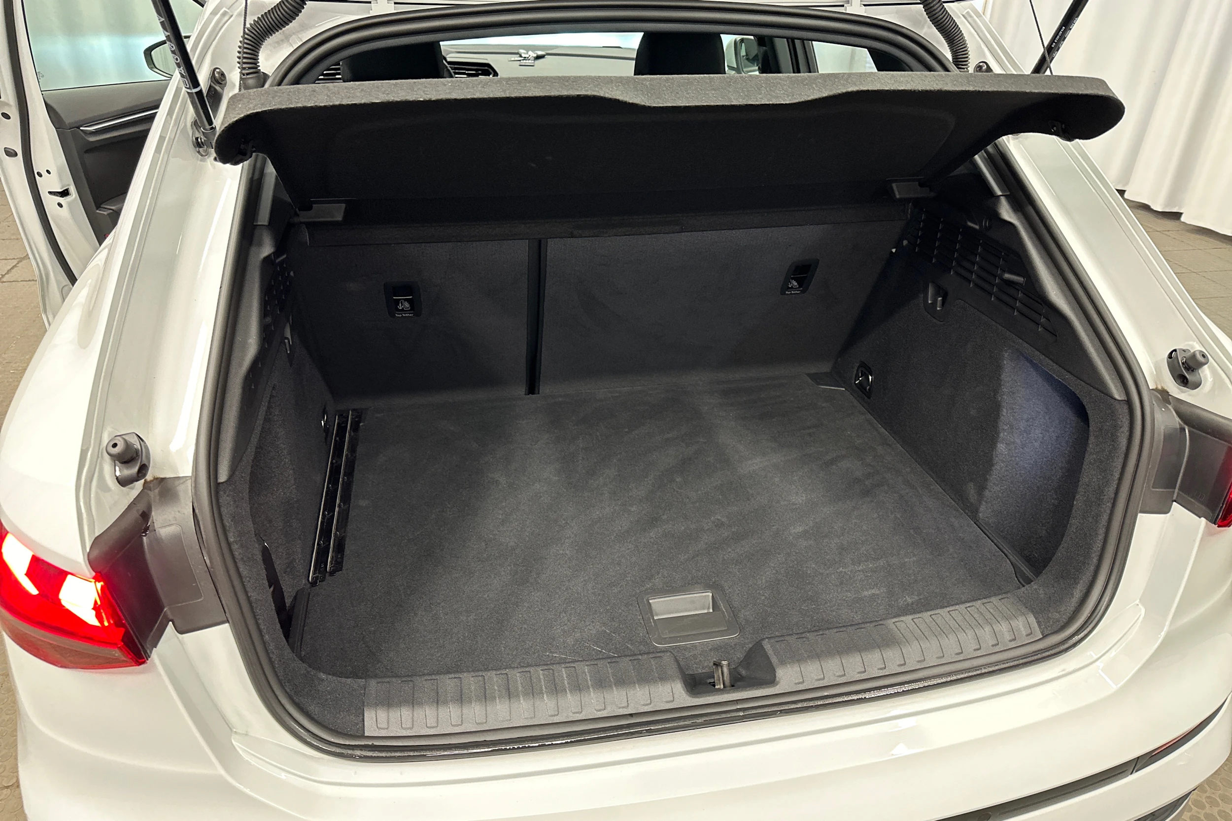 valkoinen Audi A3 2026 kuva 34.