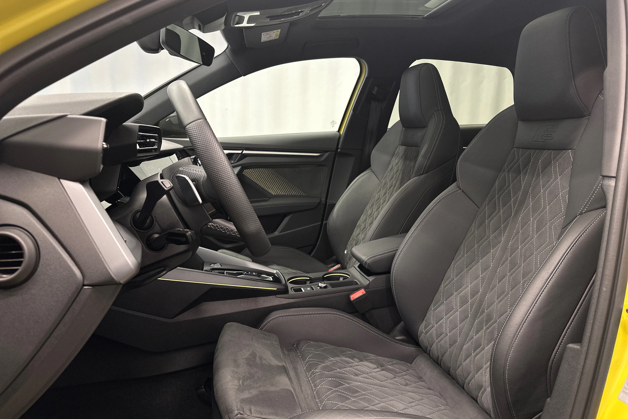 keltainen Audi A3 2026 kuva 13.