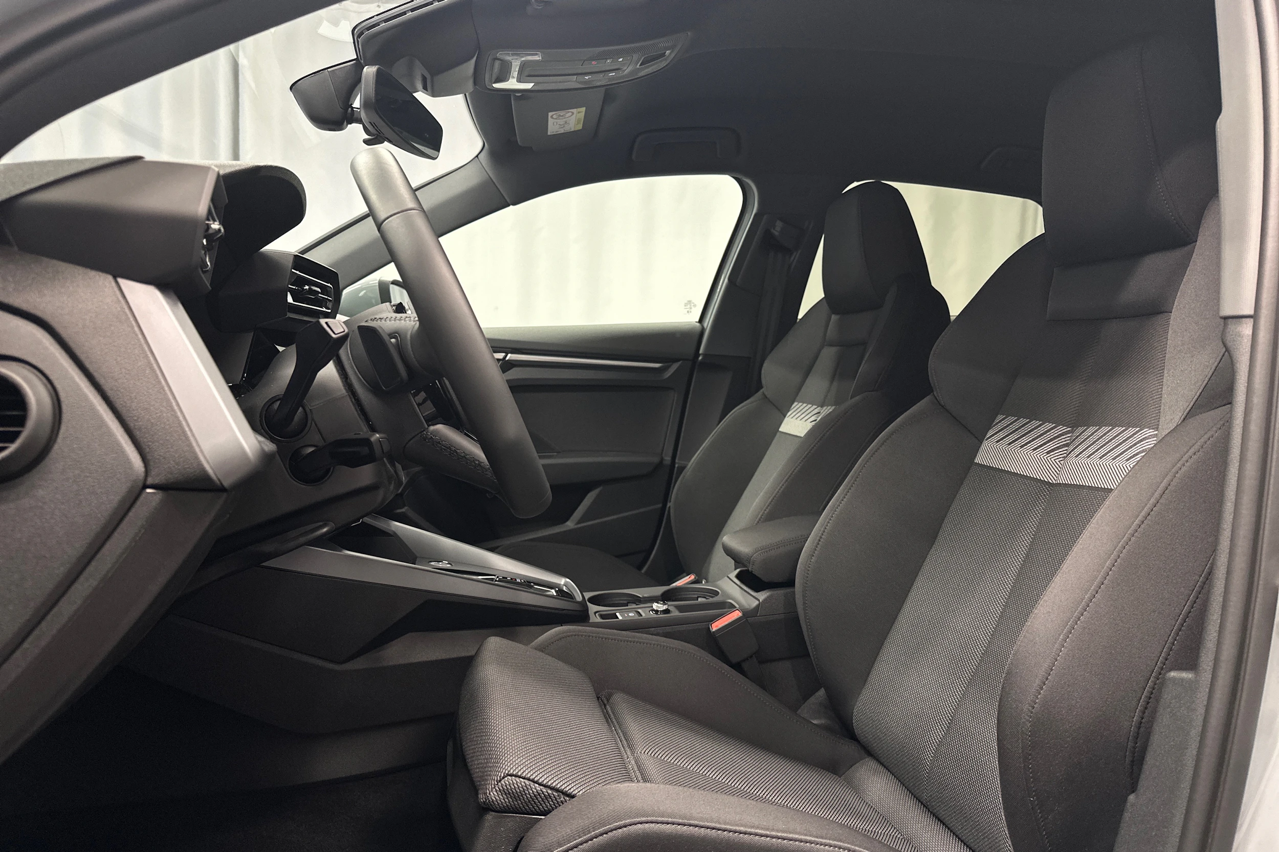 harmaa Audi A3 2026 kuva 13.