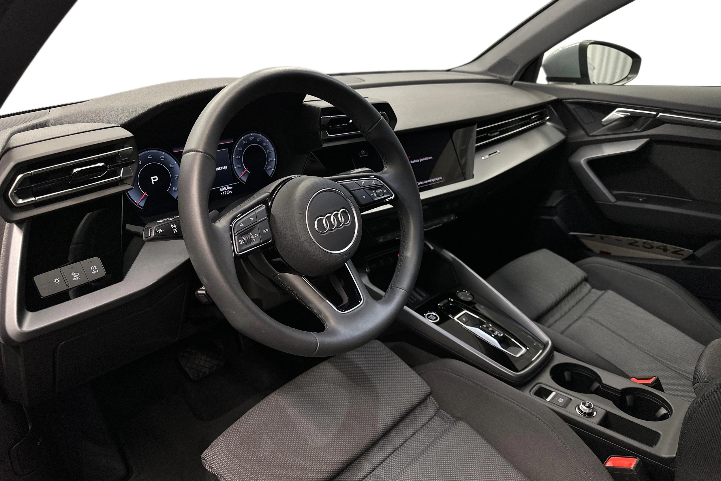 harmaa Audi A3 2026 kuva 6.