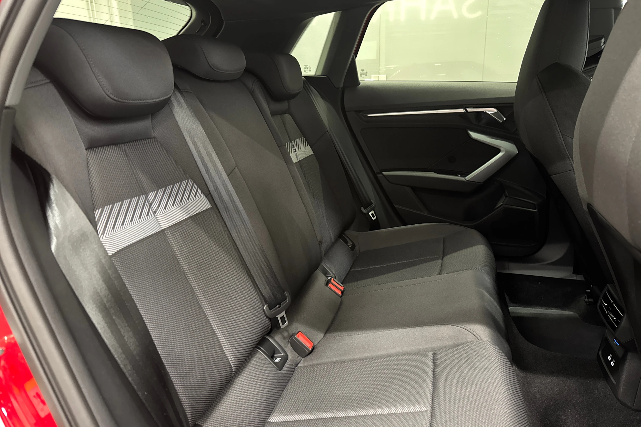 punainen Audi A3 2026 kuva 13.