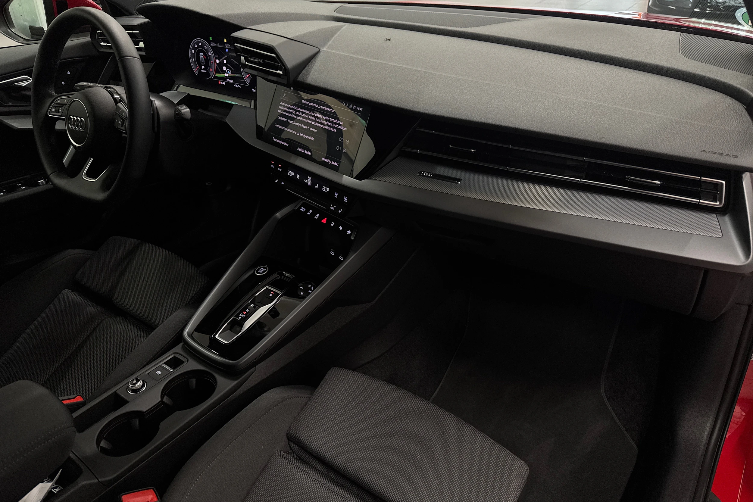 punainen Audi A3 2026 kuva 14.