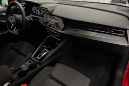 punainen Audi A3 2026 kuva 14.