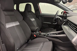 punainen Audi A3 2026 kuva 15.