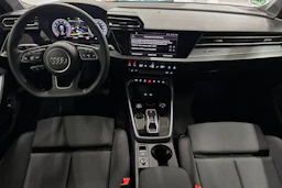 punainen Audi A3 2026 kuva 17.