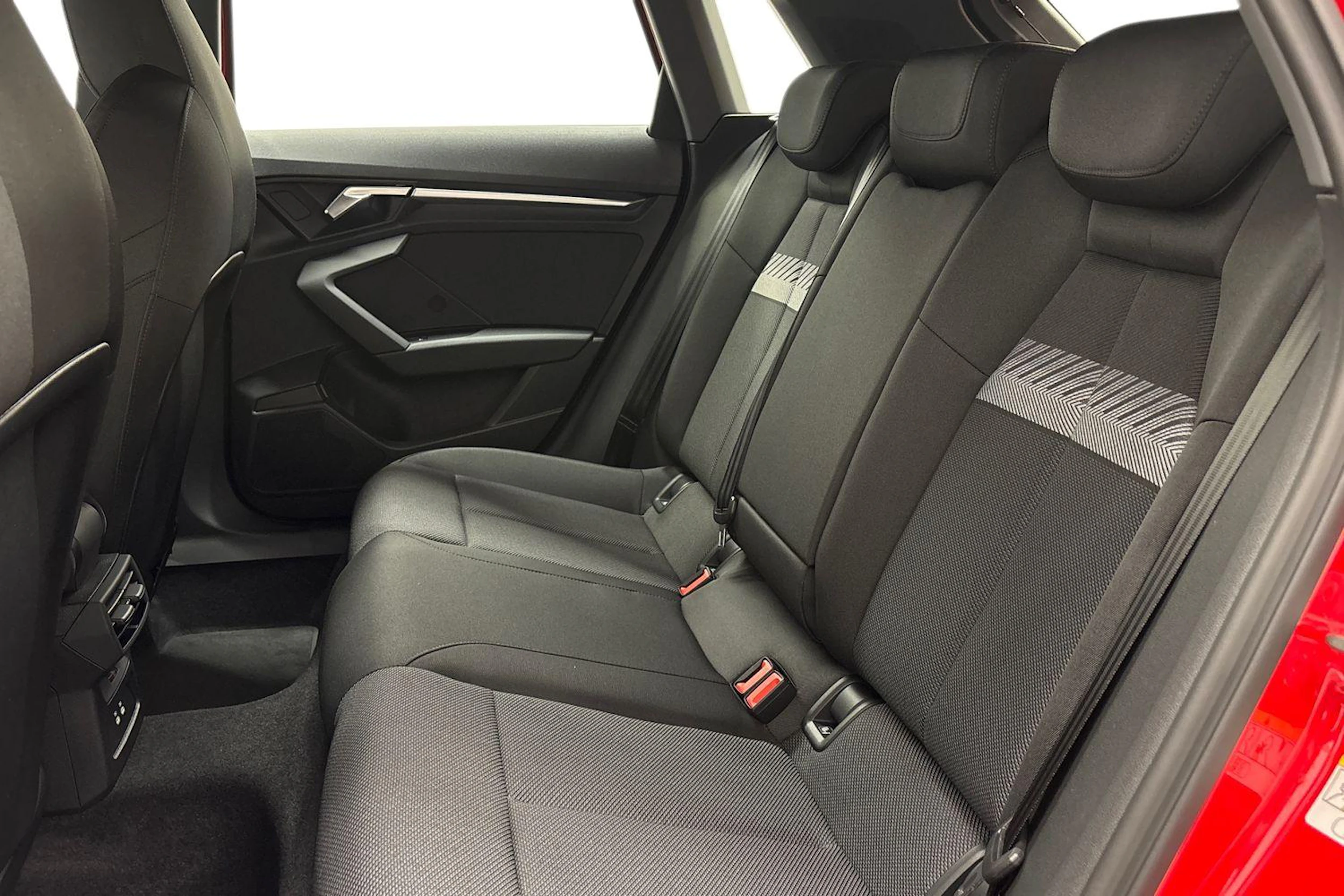 met. punainen Audi A3 2026 kuva 8.