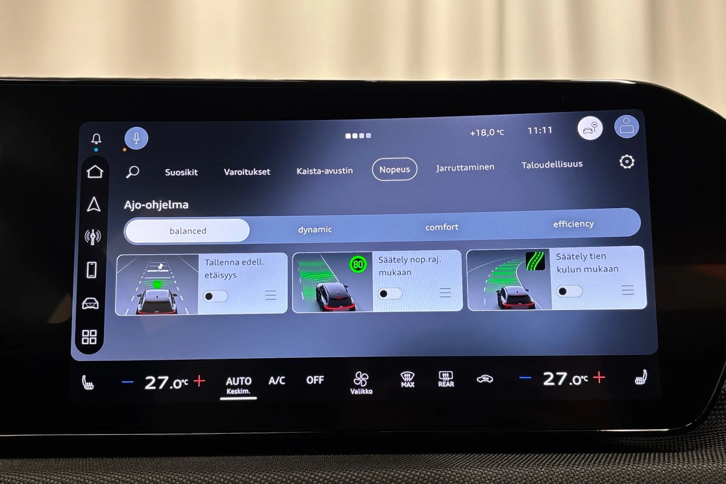 met. punainen Audi A3 2026 kuva 21.