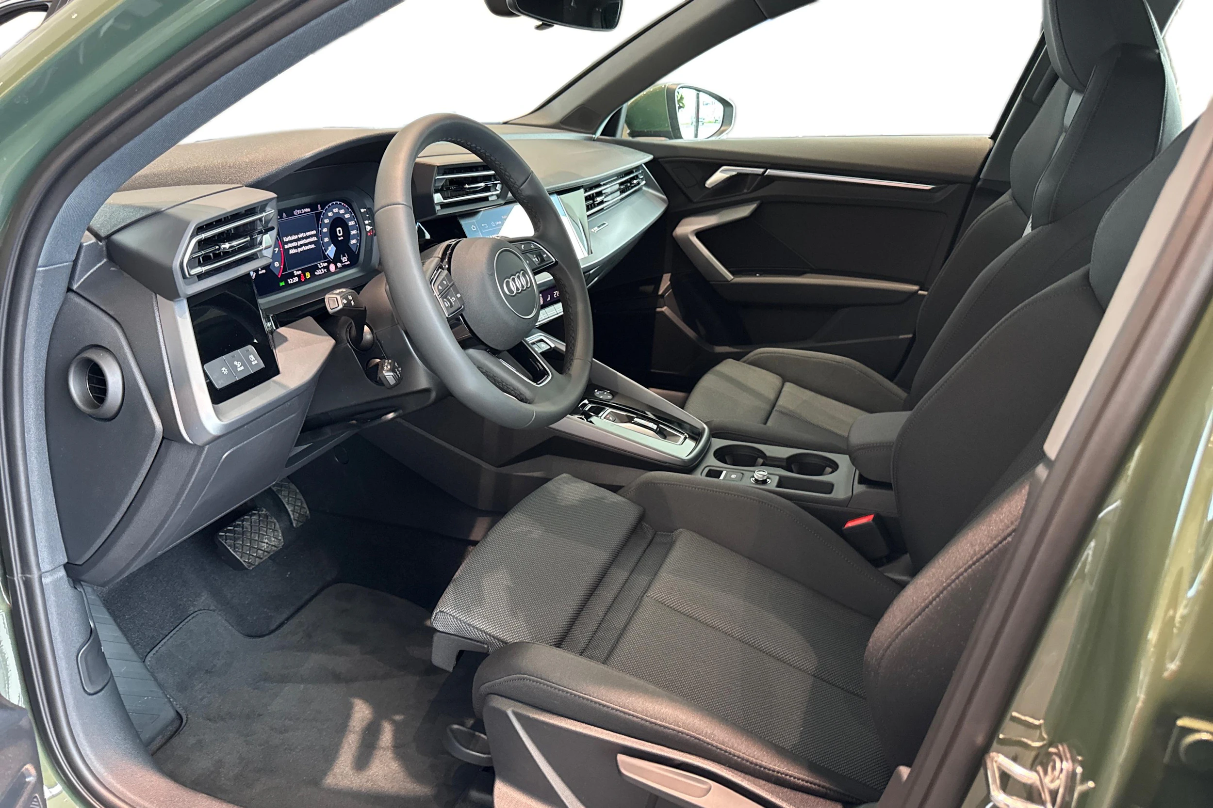 vihreä Audi A3 2026 kuva 6.