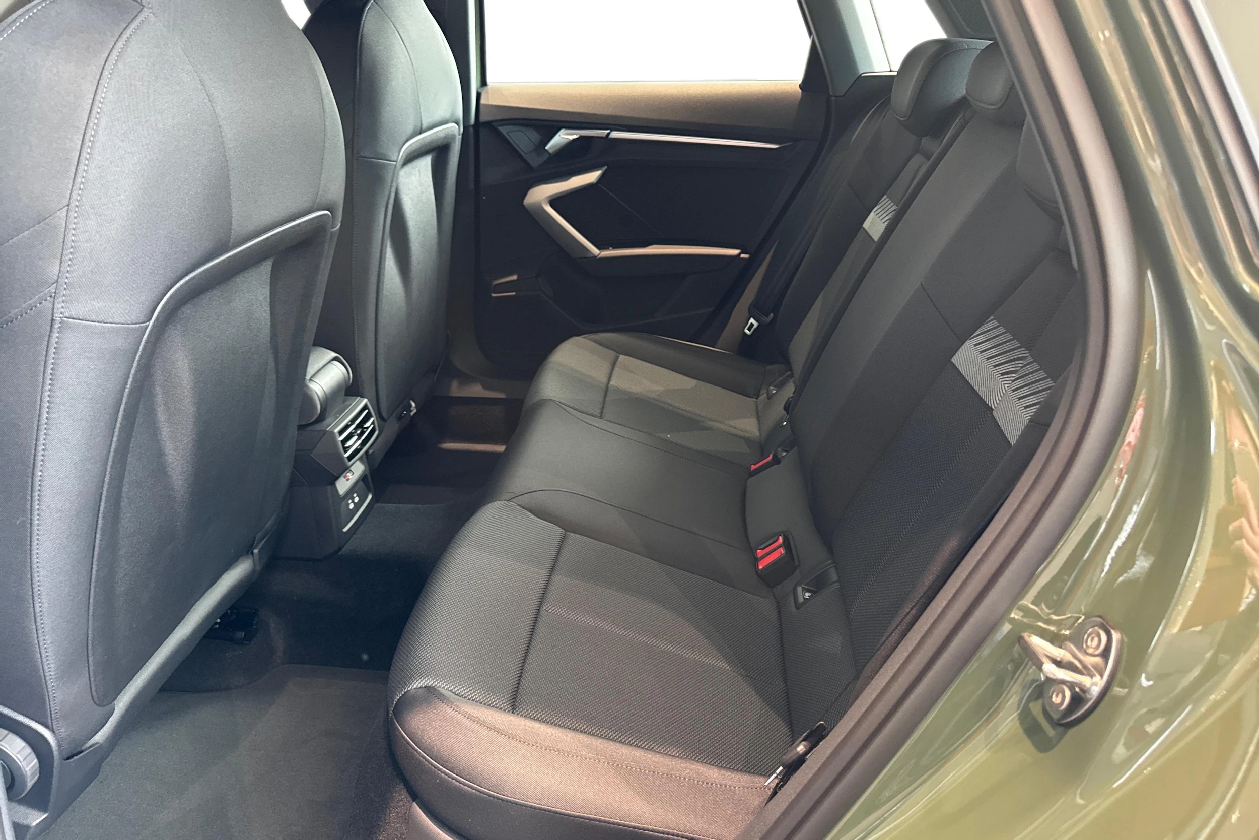vihreä Audi A3 2026 kuva 8.