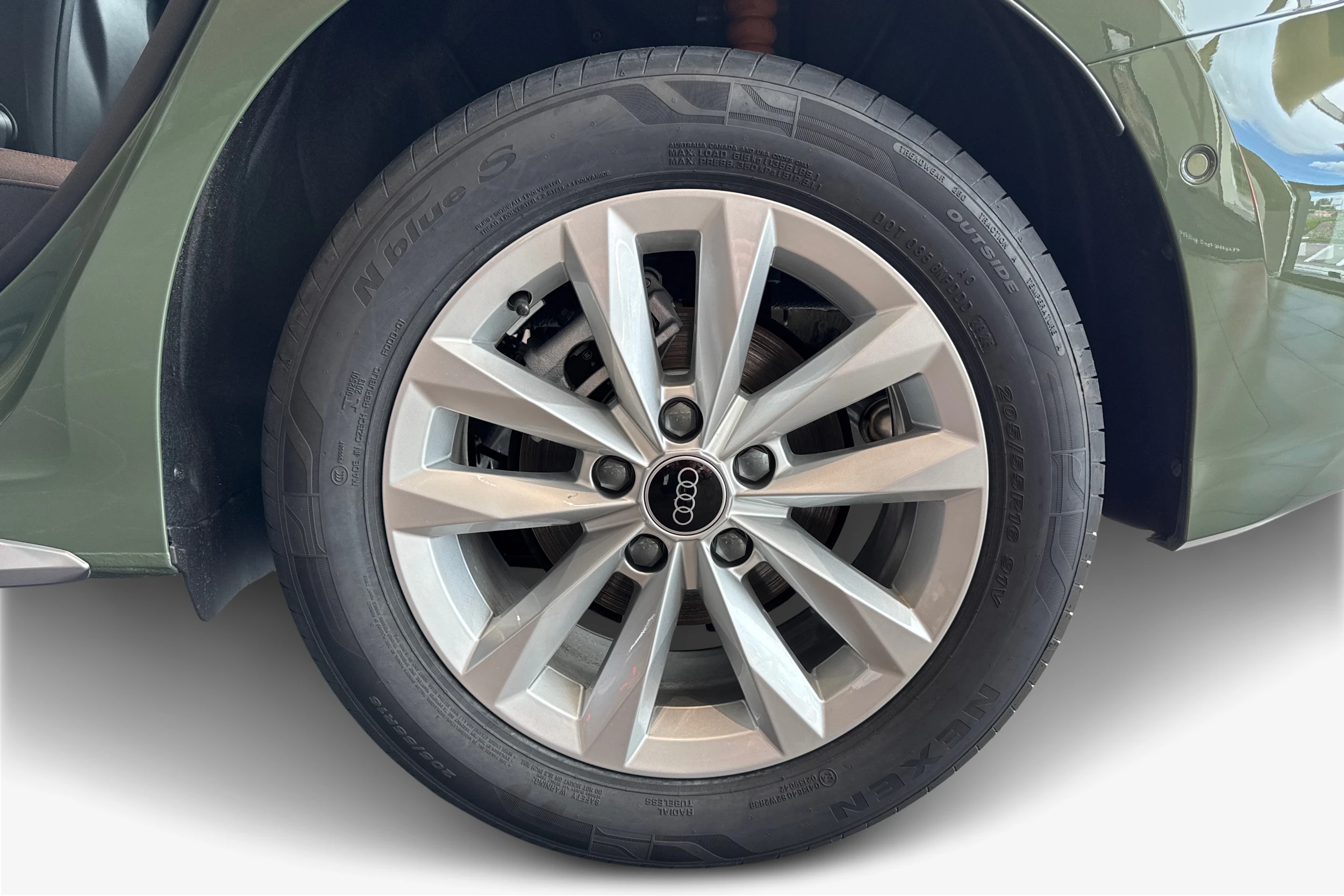 vihreä Audi A3 2026 kuva 9.