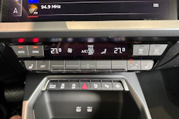 vihreä Audi A3 2026 kuva 13.