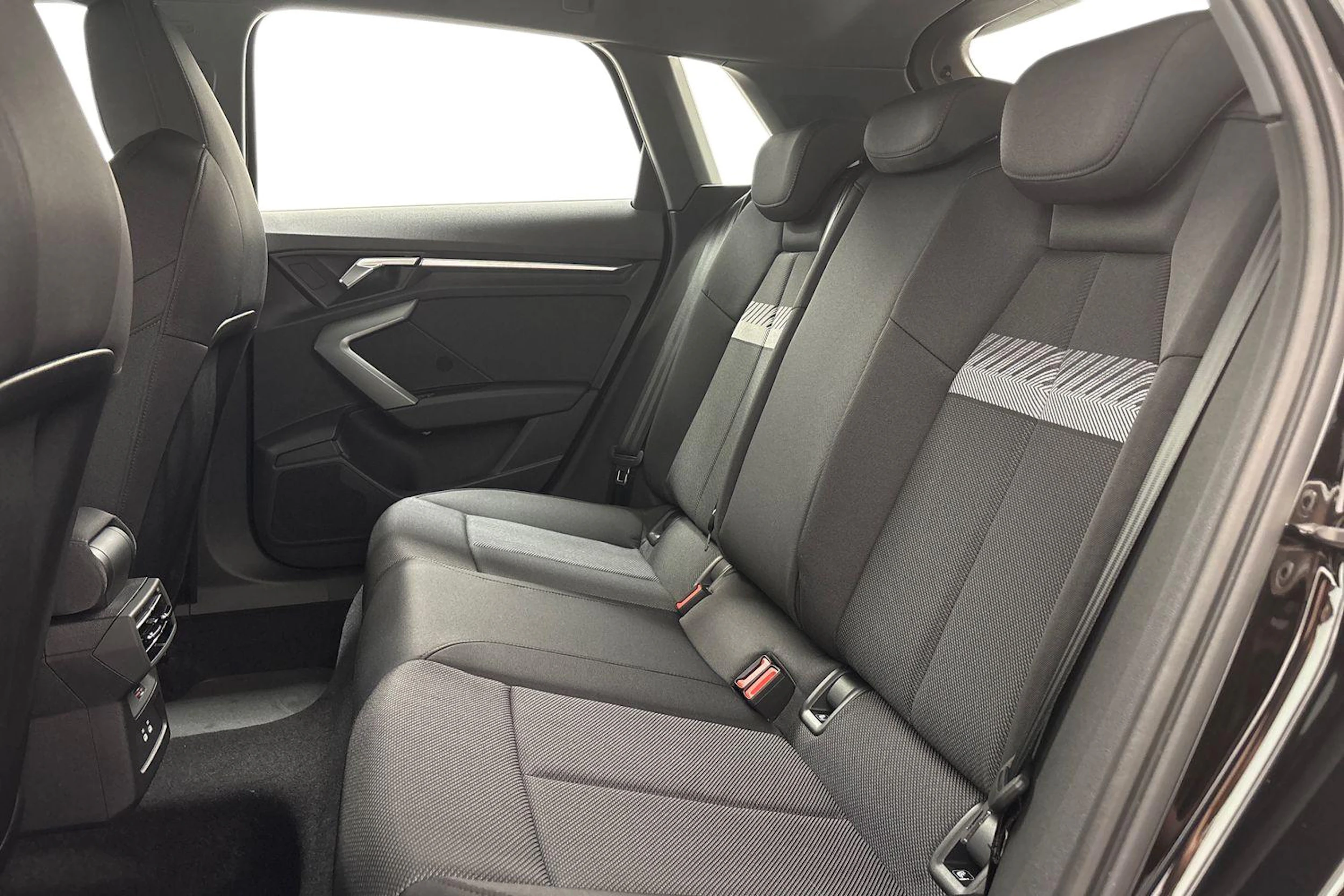 musta Audi A3 2026 kuva 8.
