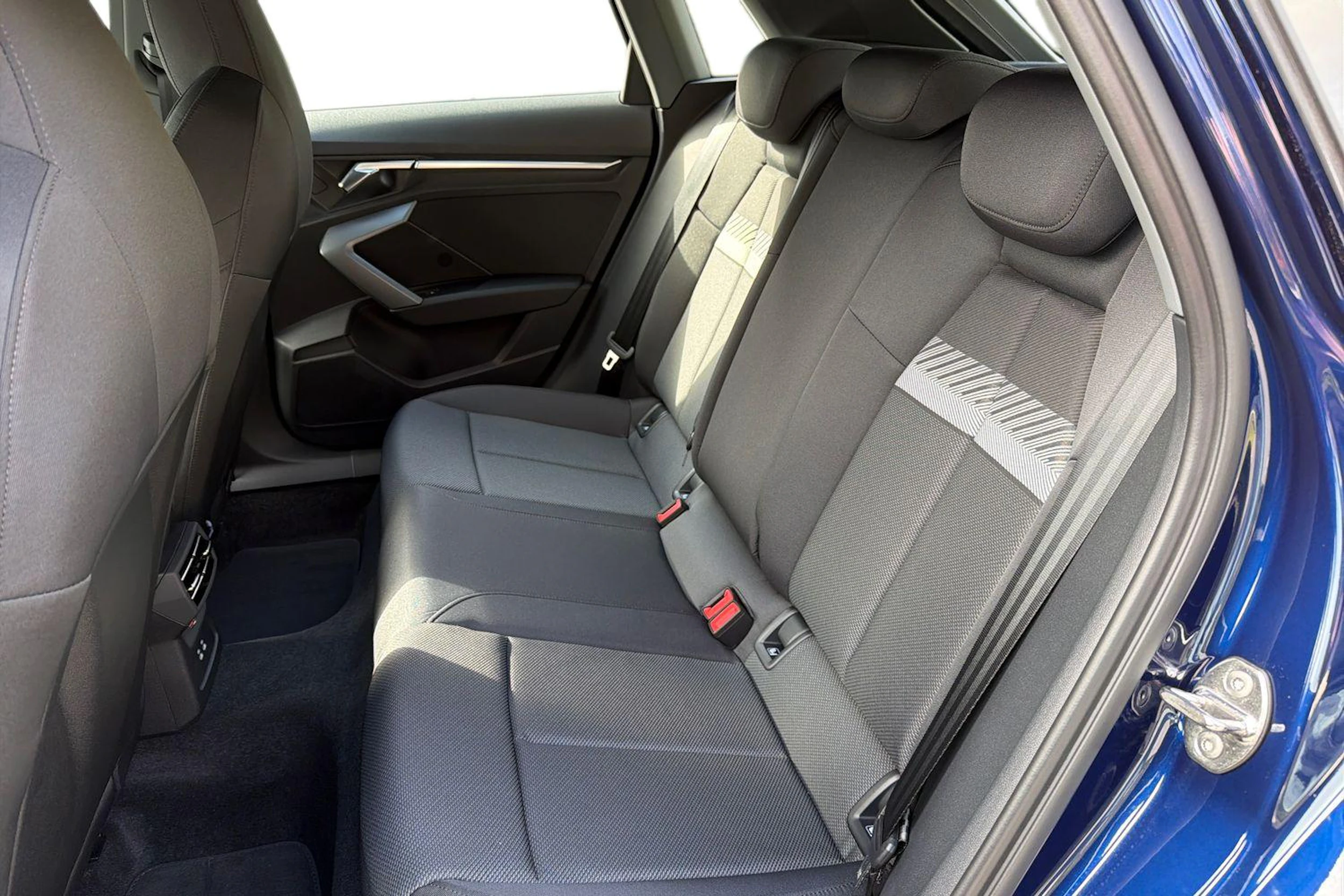 sininen Audi A3 2026 kuva 8.